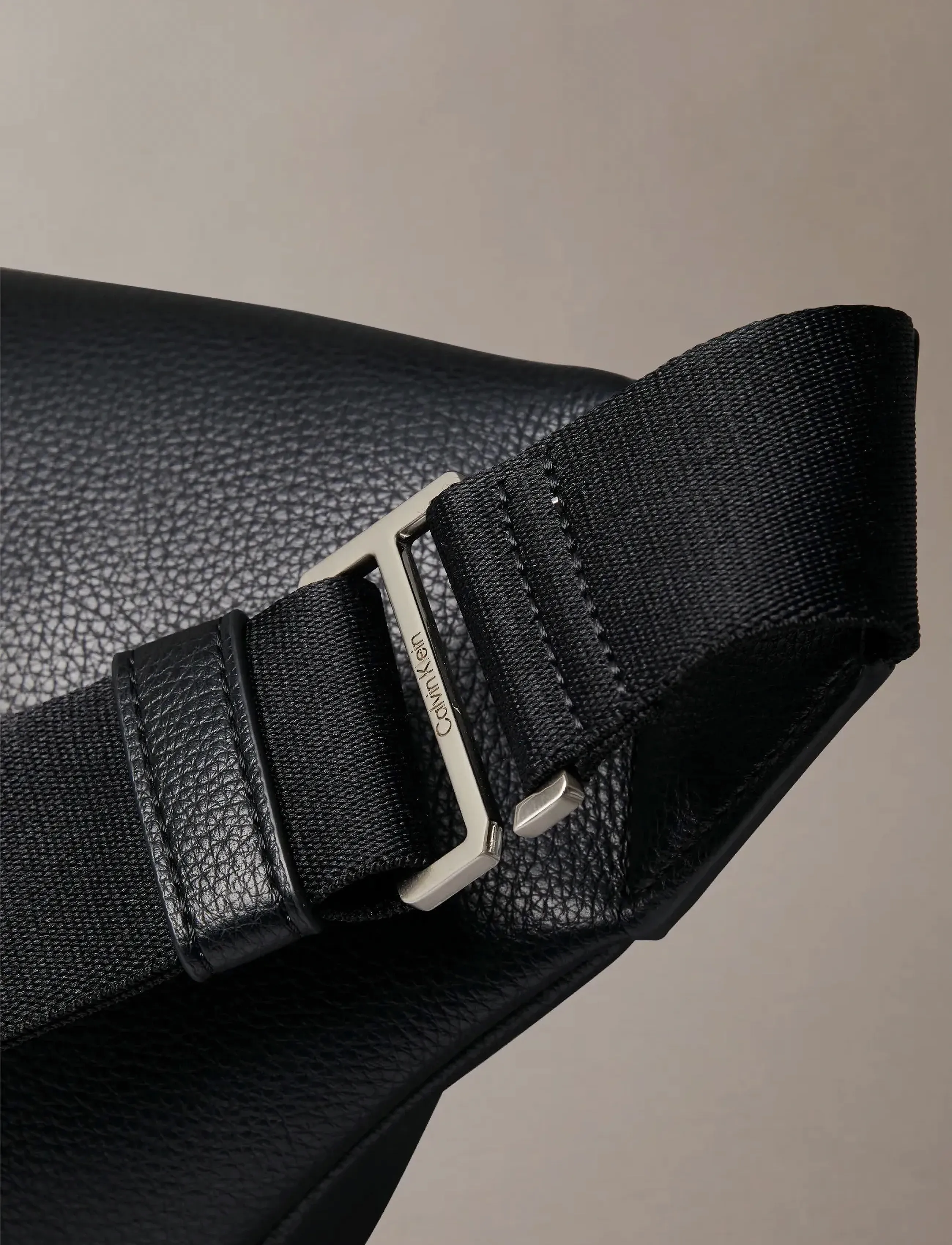 Calvin Klein - RAISED WAISTBAG - black - 4