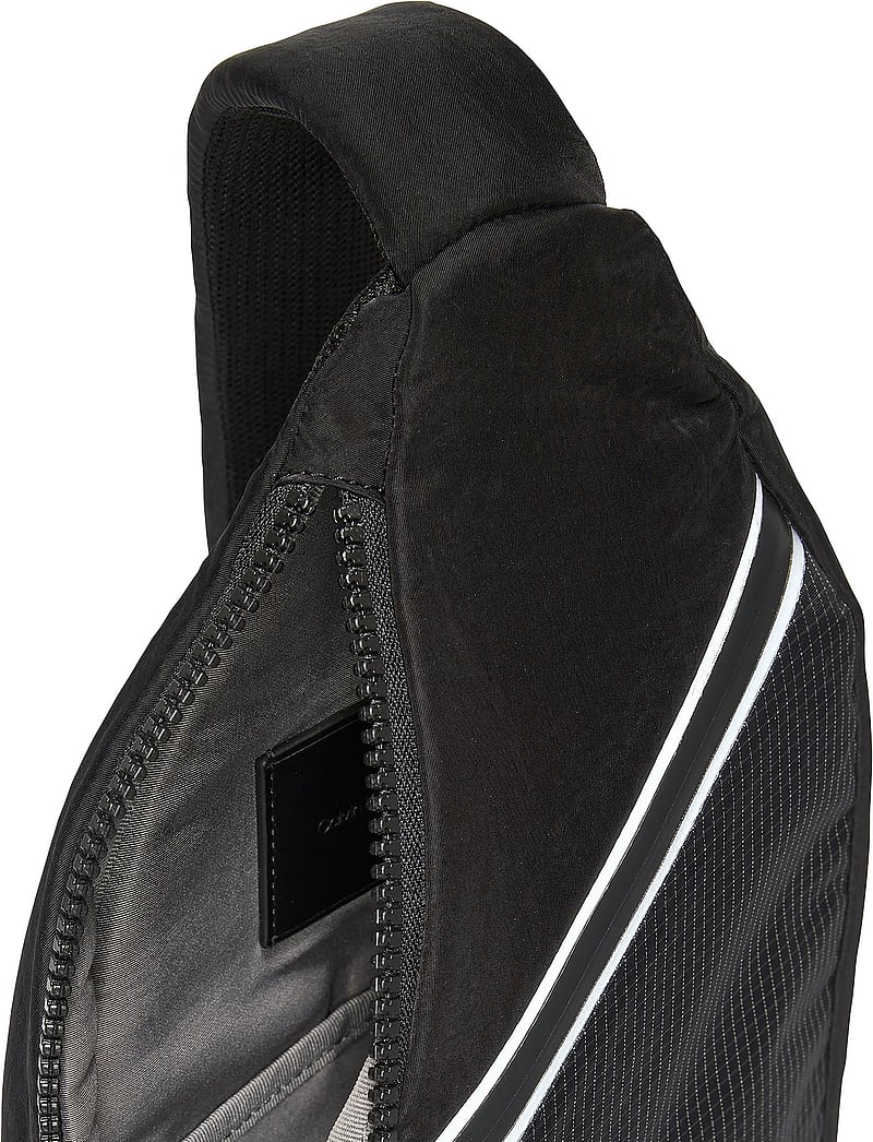 Calvin Klein - STRIPED UTILITY ZIP SLING - nach anlass kaufen - black - 2