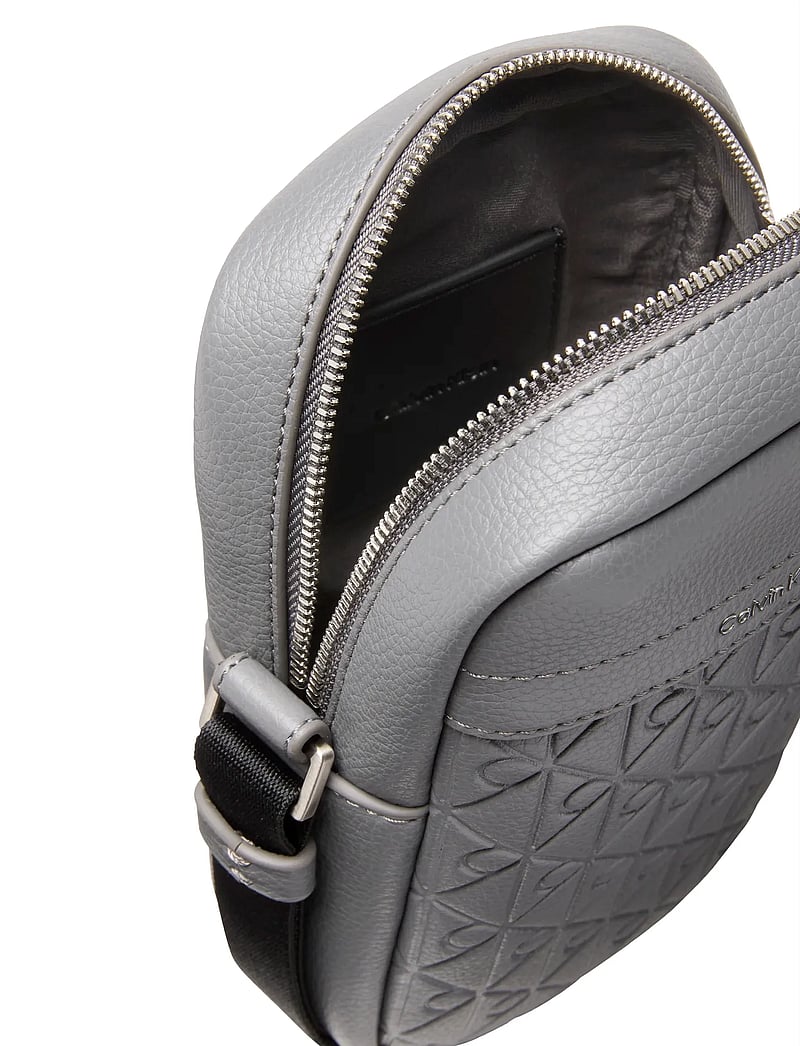Calvin Klein - EMBLEM AOP EMBOSS SLIM REPORTER - nach anlass kaufen - charcoal gray - 2