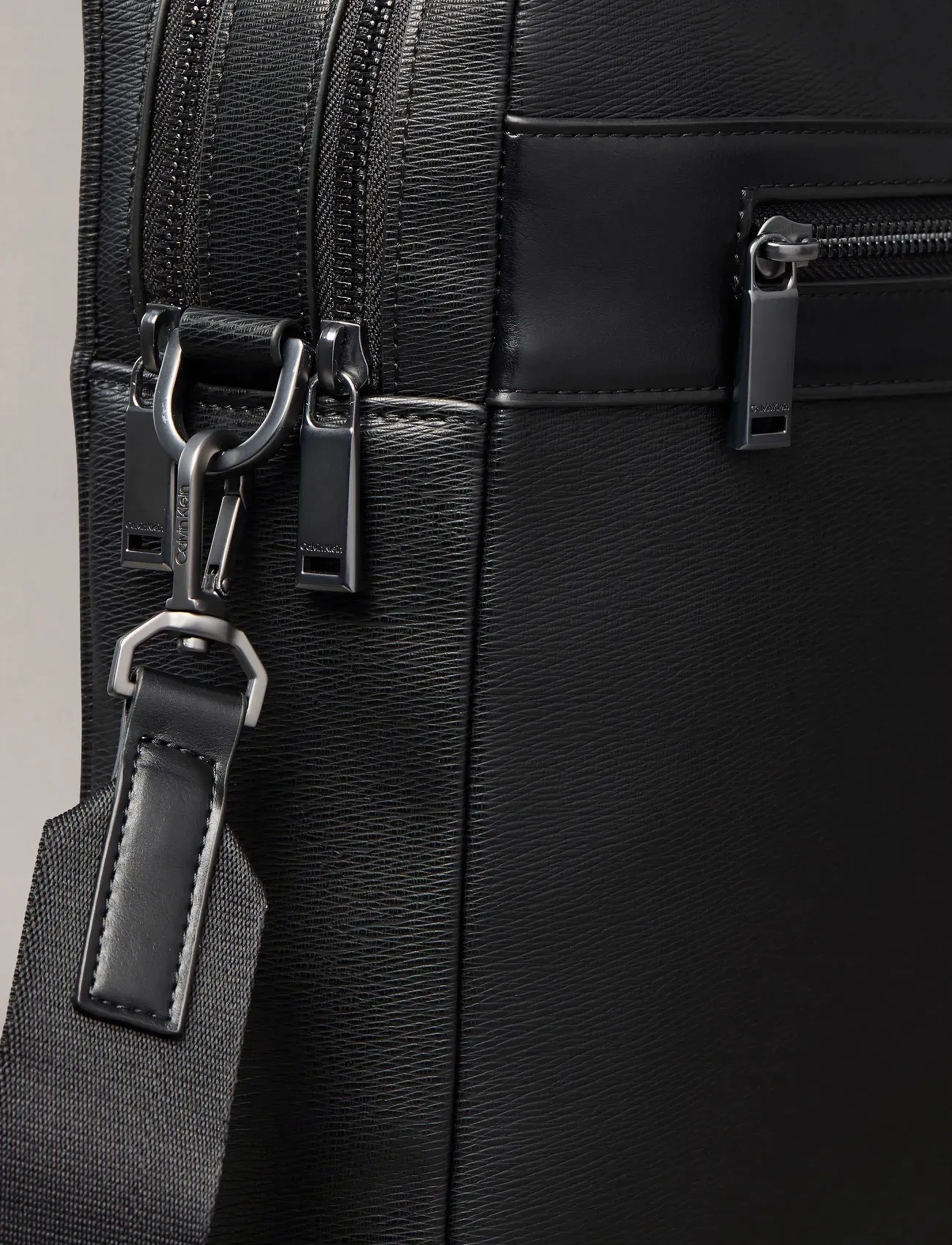 Calvin Klein - ZIP COMMUTER BAG - black - 4