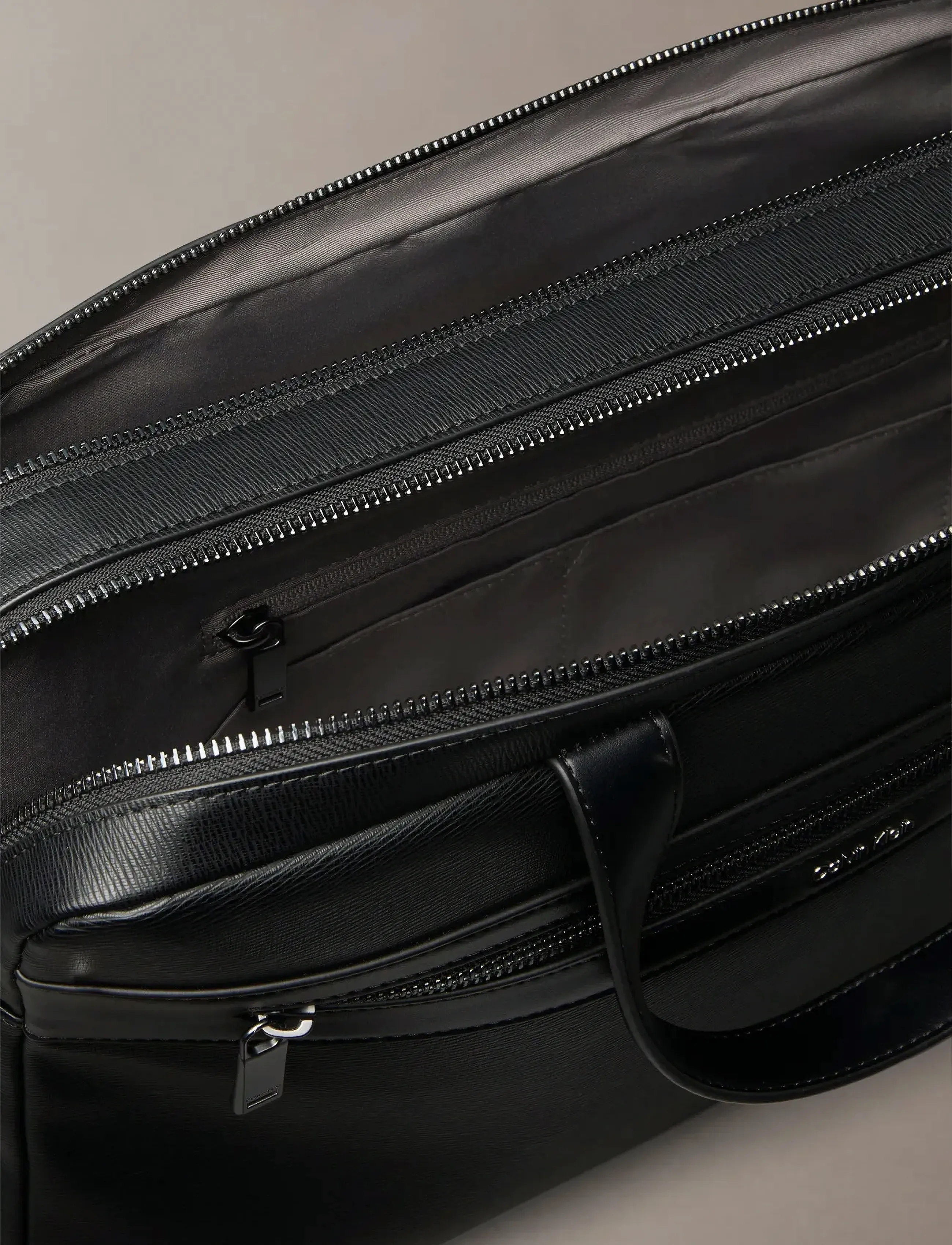 Calvin Klein - ZIP COMMUTER BAG - black - 5