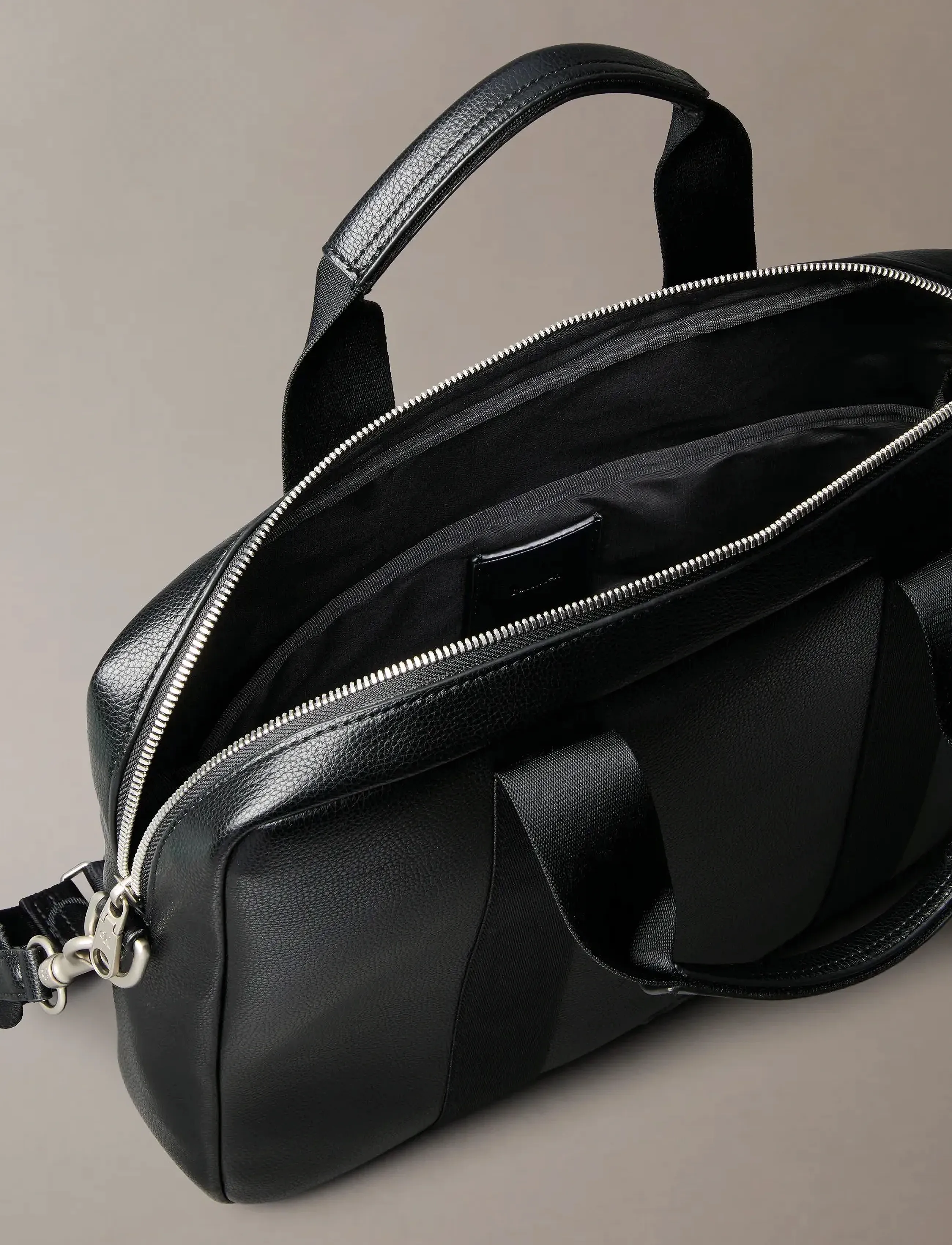 Calvin Klein - WEBBING STRAP LAPTOP BAG - black - 3