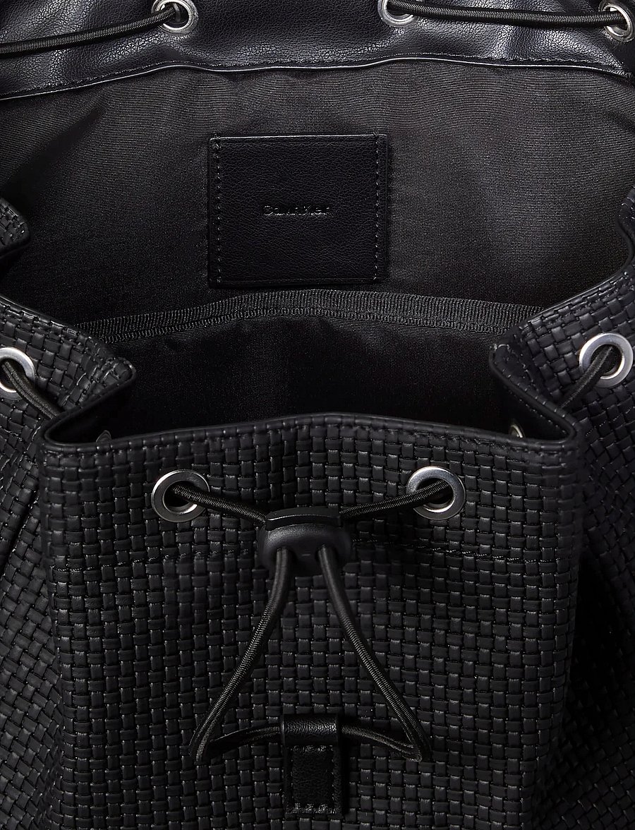 Calvin Klein - EMBOSSED WOVEN FLAP BACKPACK - nach anlass kaufen - black - 3