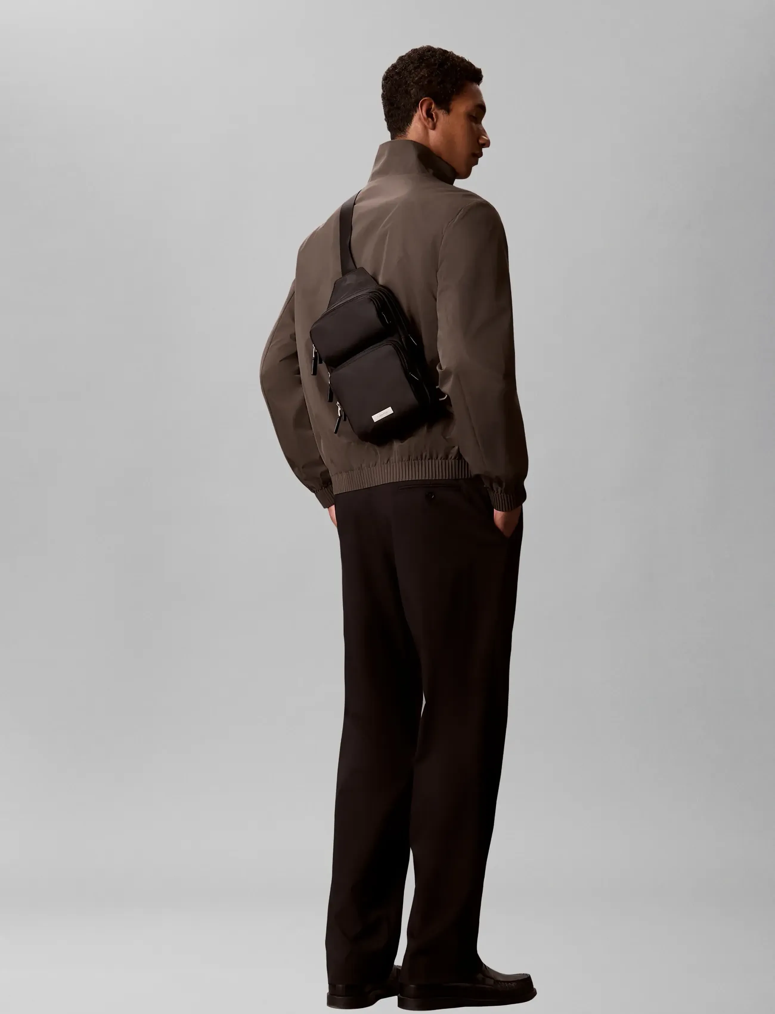 Calvin Klein Clean Square Sling, One Size, Black, Tasker > Budbringere, Herre