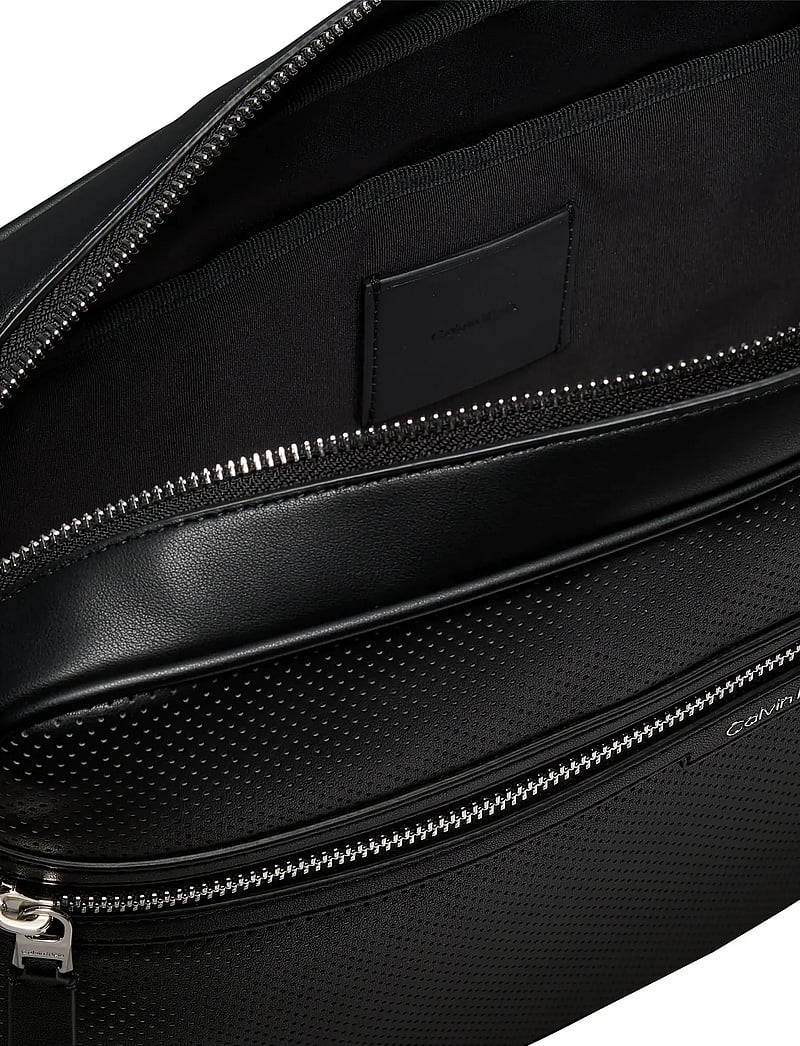 Calvin Klein - PERFORATED LAPTOP FLIGHT BAG - shop efter anledning - black - 3