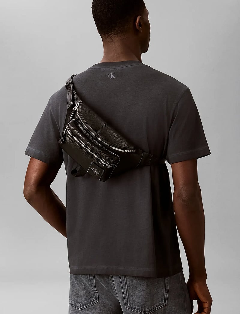 Calvin Klein - BOLD PEBBLE SLING - shop efter anledning - black - 2