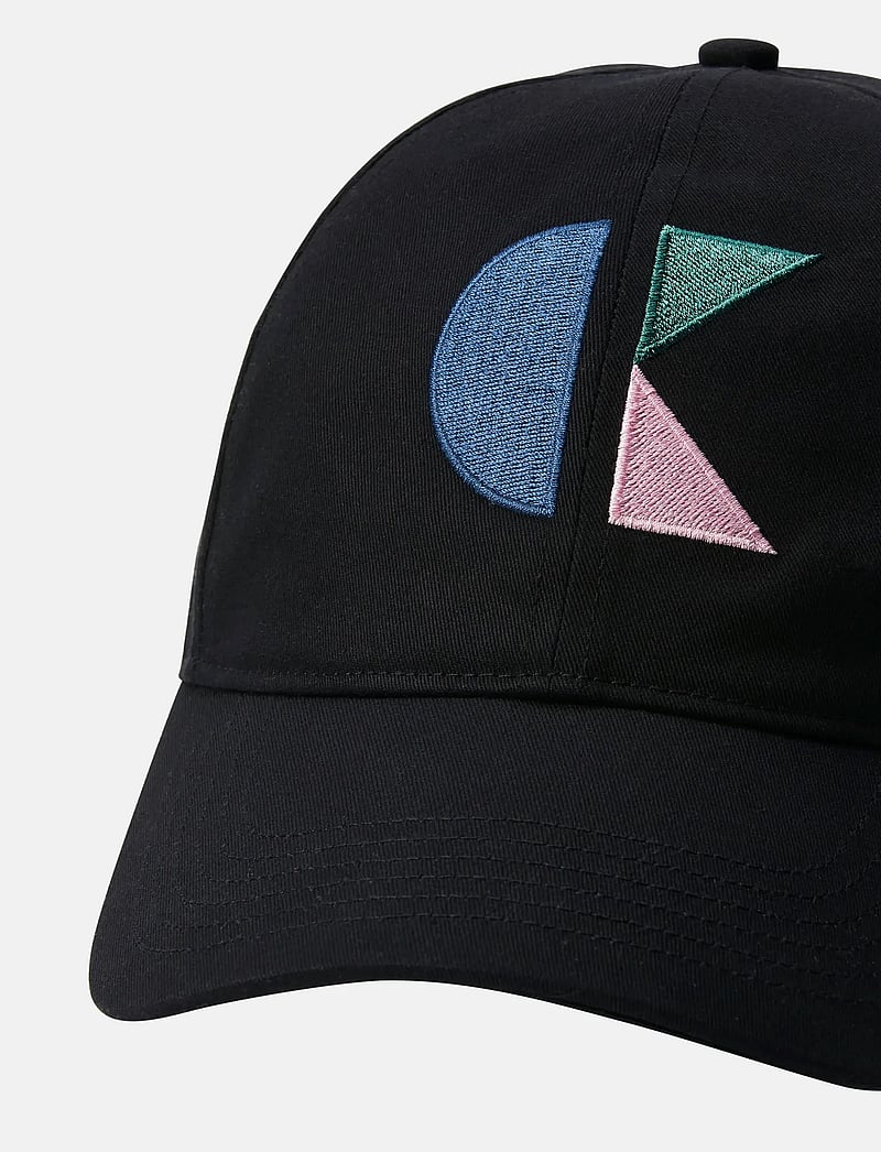 Calvin Klein - 6 PANEL SSNL GRAPHIC 2 CAP - caps - black - 3
