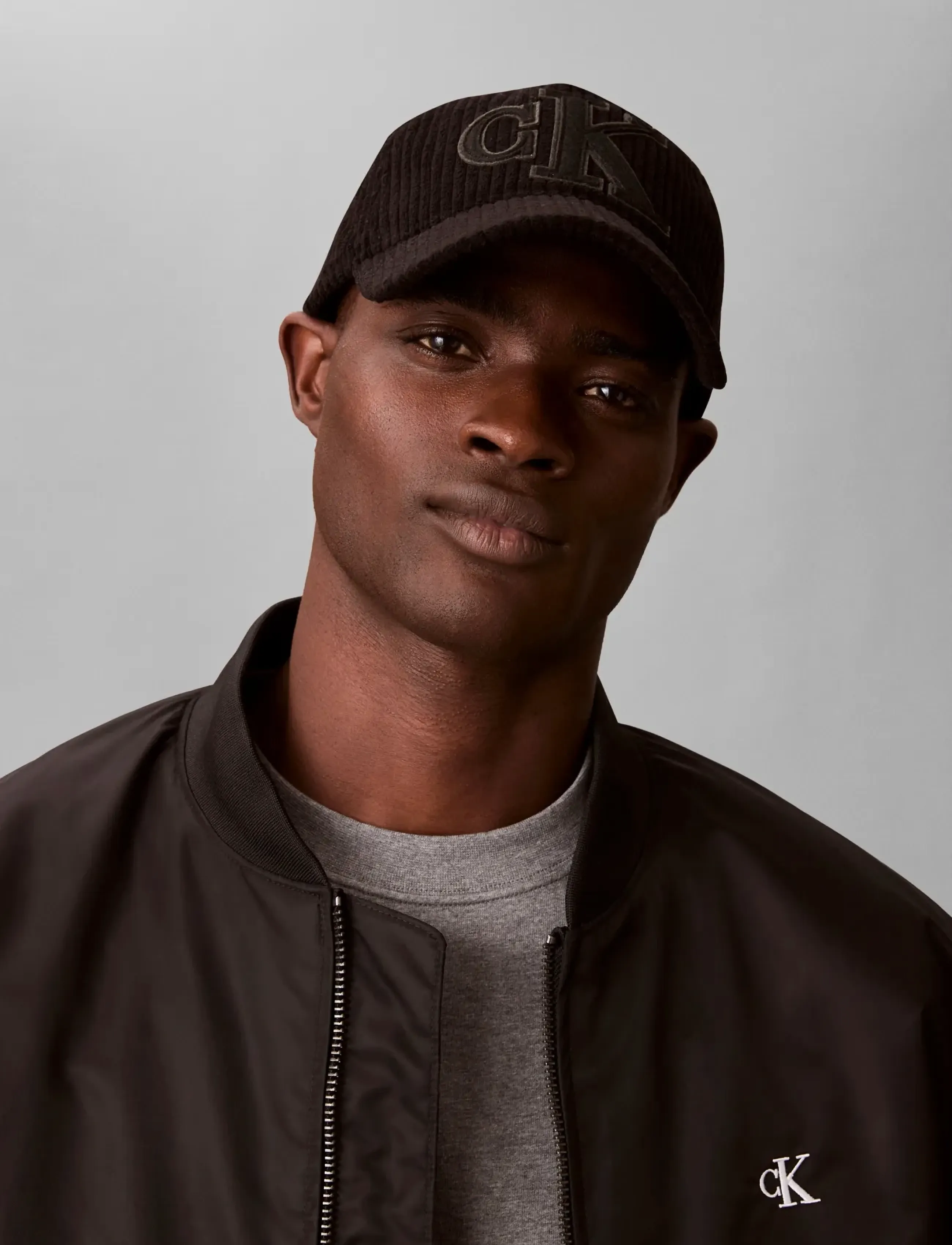 Calvin Klein Felt Monogram Patch Cap, One Size, Black, Hovedbeklædning > Kasketter, Herre