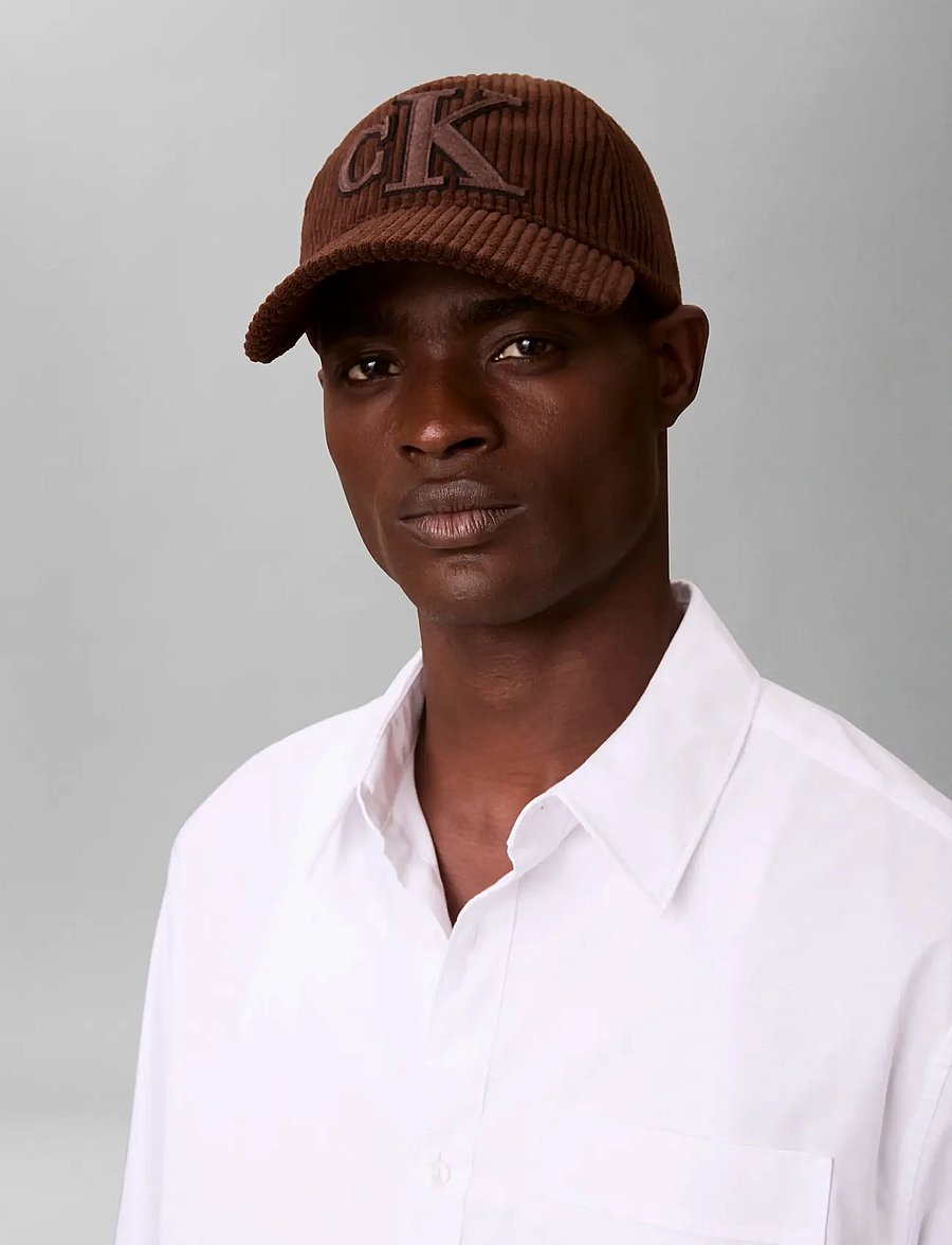 Calvin Klein - FELT MONOGRAM PATCH CAP - kappen - chocolate martini - 0