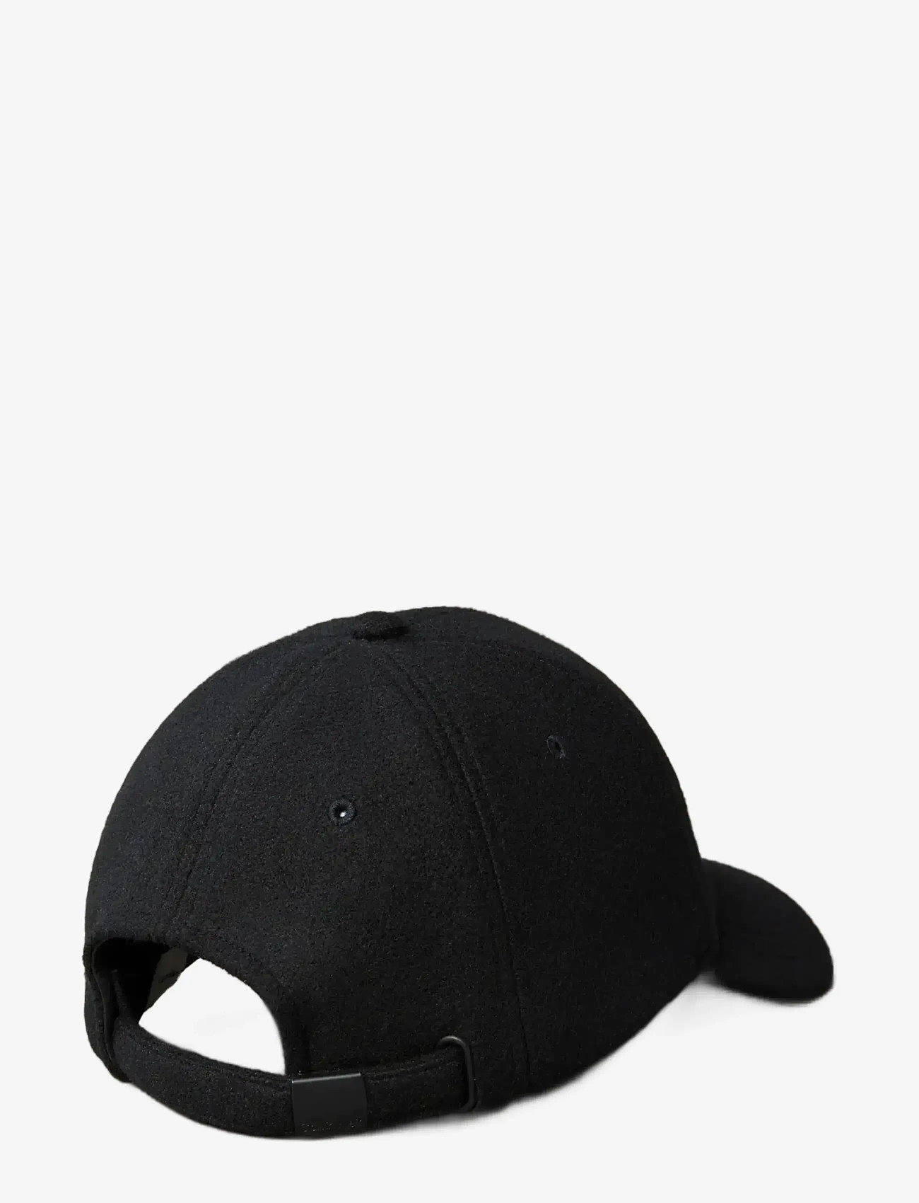 Calvin Klein - FELT w METAL PLAQUE CAP - nokamütsid - black - 1
