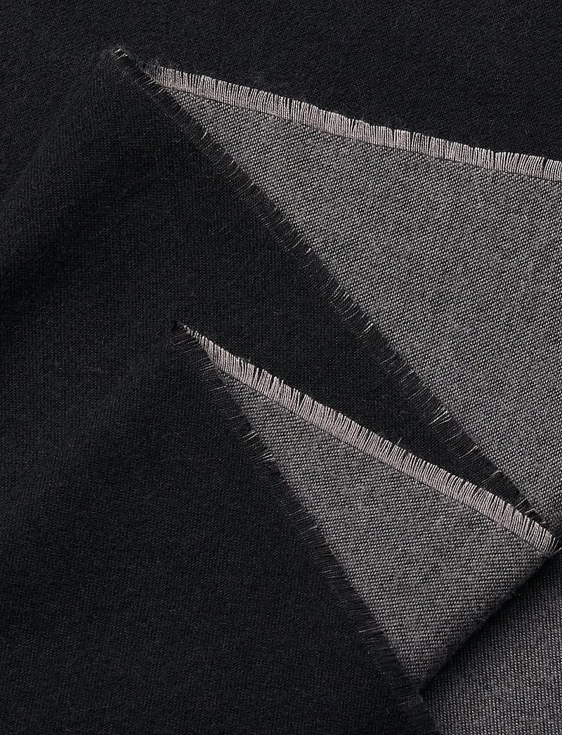 Calvin Klein - EMBLEM 2-TONE FRINGE MW SCARF - talvesallid - black/storm front - 2