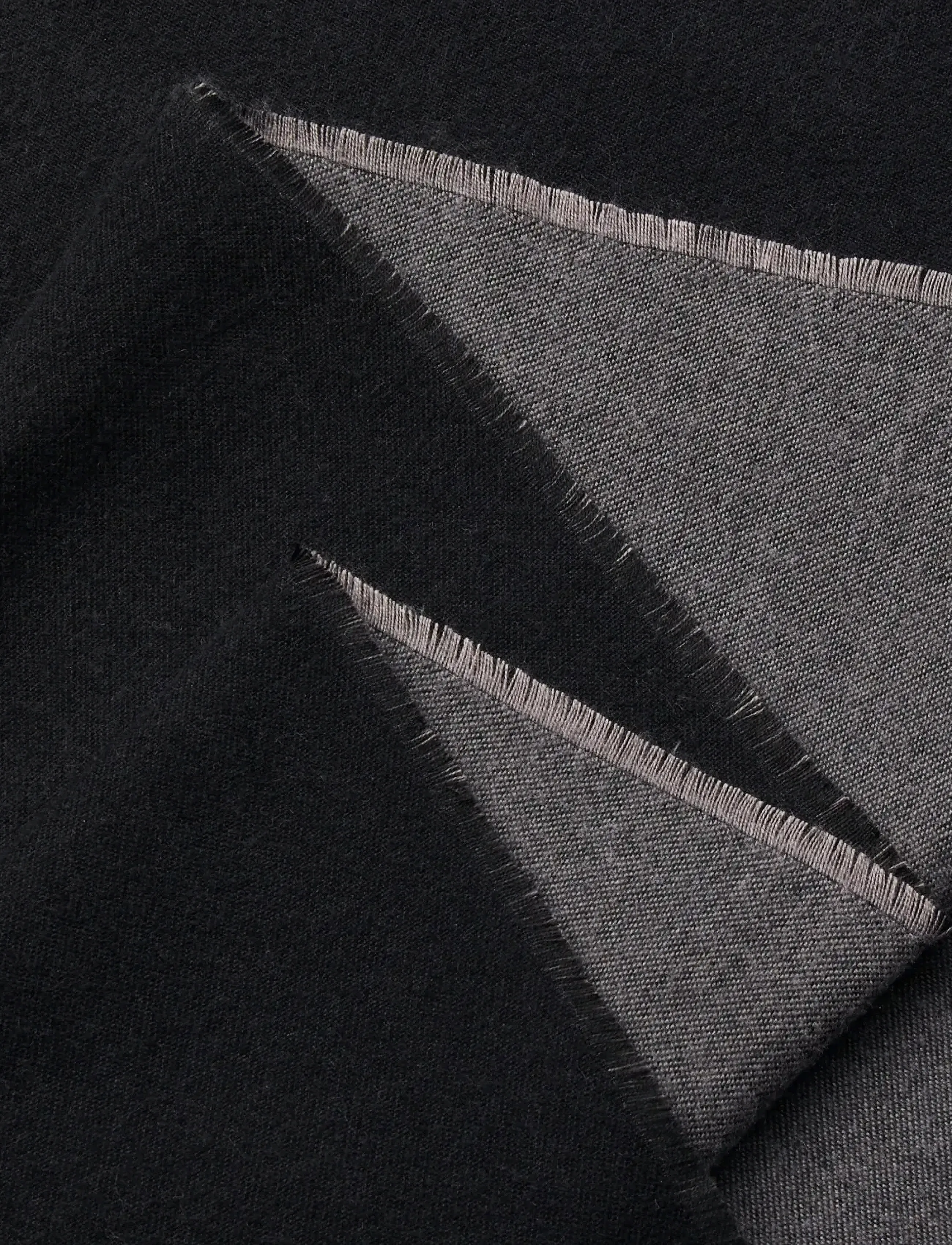 Calvin Klein - EMBLEM 2-TONE FRINGE MW SCARF - Šalikai žiemai - black/storm front - 2