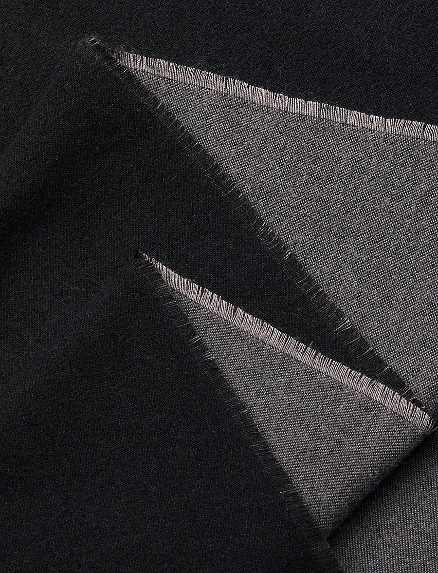 Calvin Klein - EMBLEM 2-TONE FRINGE MW SCARF - talvesallid - black/storm front - 2