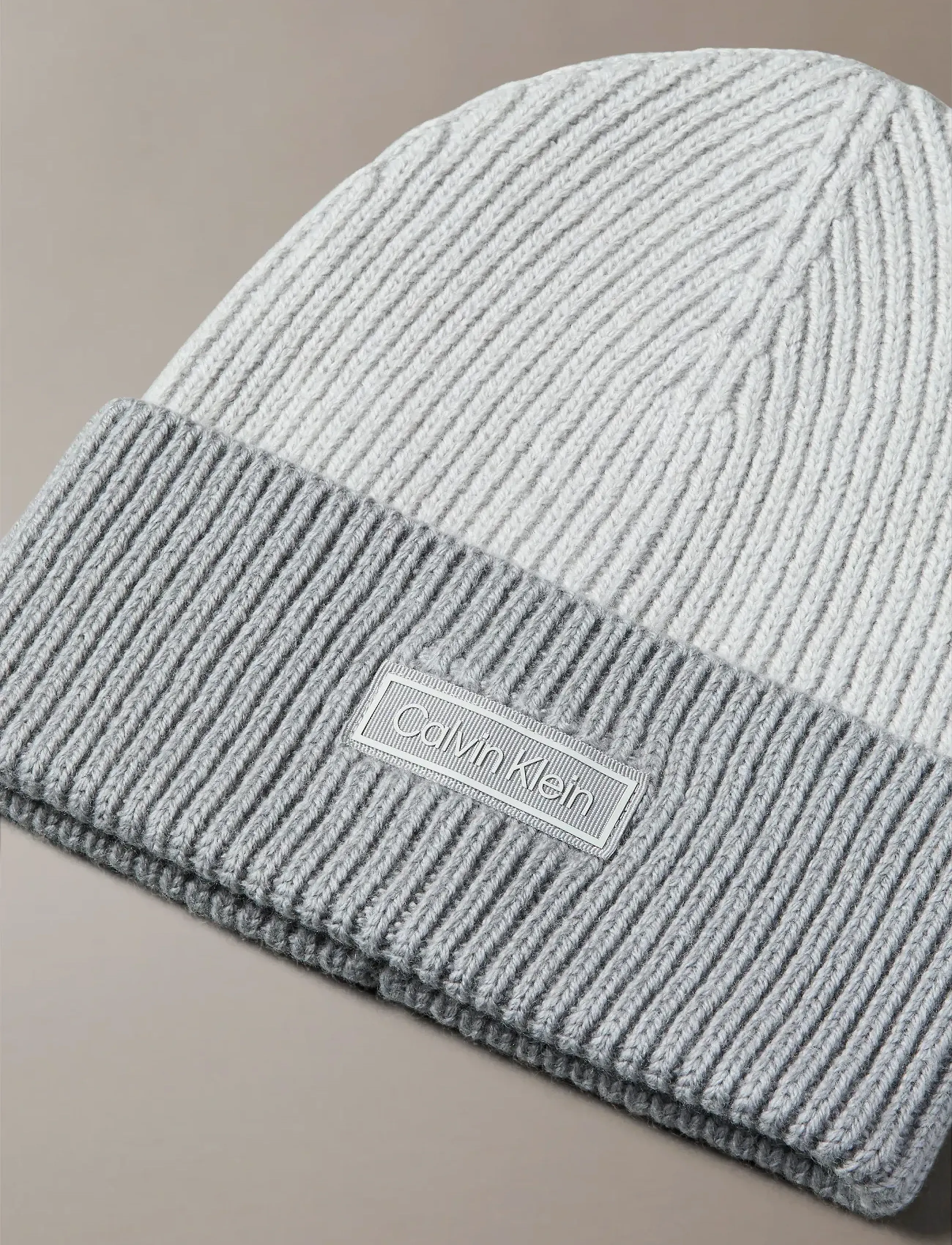Calvin Klein - PATCH WOOL CHUNKY RIB BEANIE - beanies - quiet gray chiseled stone - 4