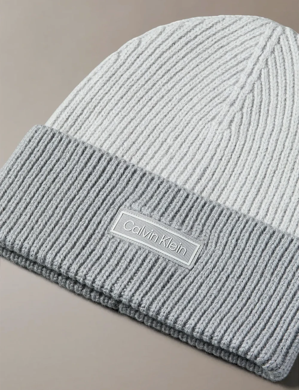 Calvin Klein - PATCH WOOL CHUNKY RIB BEANIE - mössor - quiet gray chiseled stone - 5