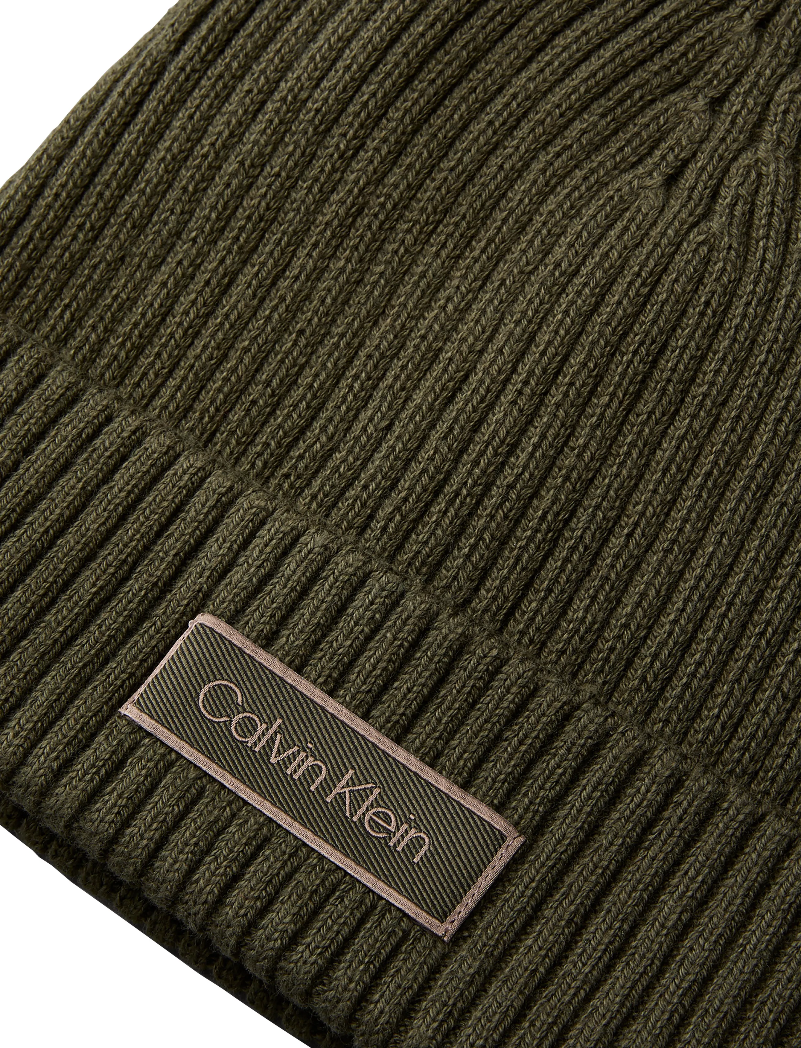 Calvin Klein - PATCH CHUNKY RIB COTTON BEANIE - shop efter anledning - olive night - 2