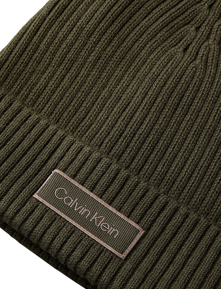 Calvin Klein - PATCH CHUNKY RIB COTTON BEANIE - shop efter anledning - olive night - 2