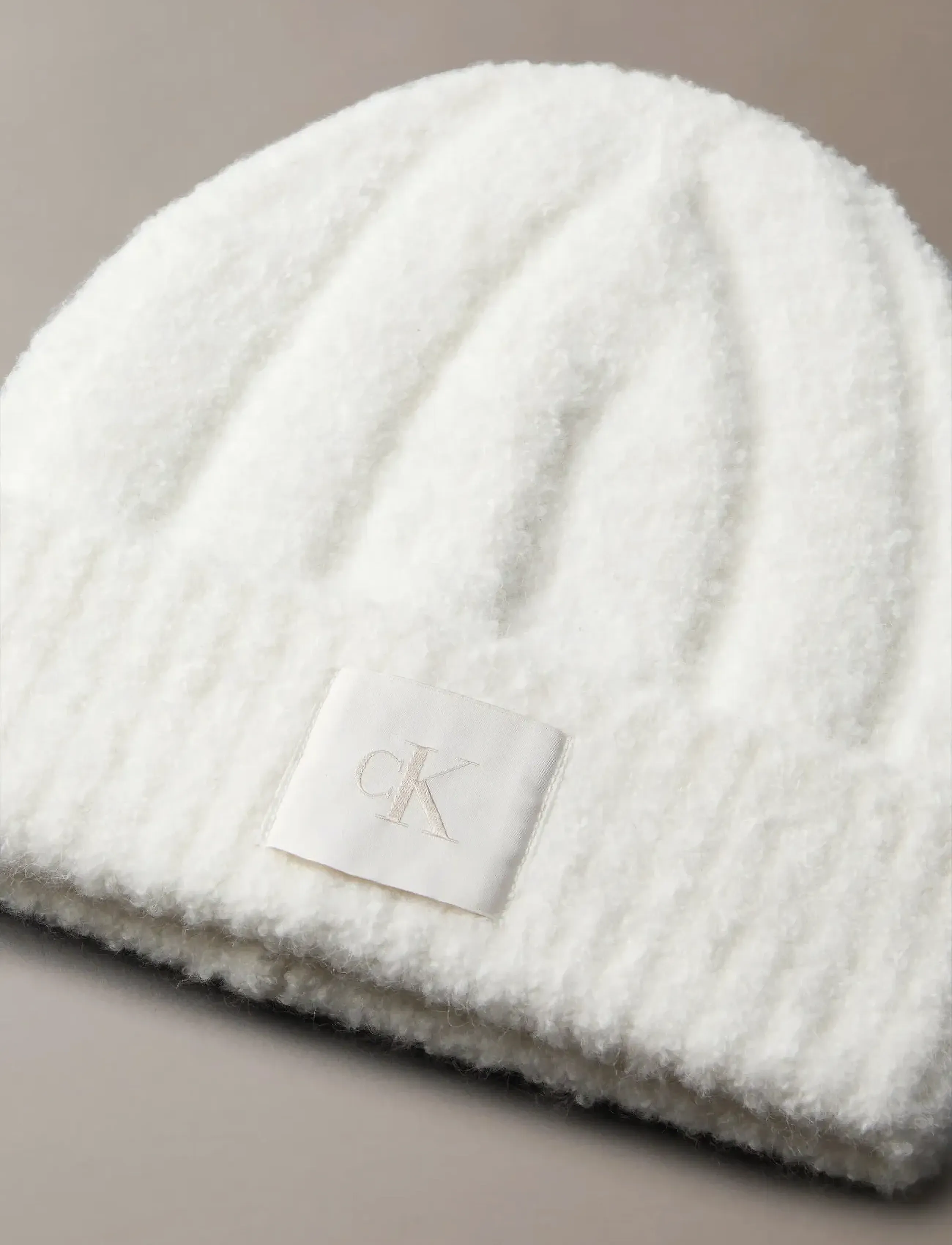 Calvin Klein - CK PATCH BOUCLE BEANIE - mössor - lily white - 5