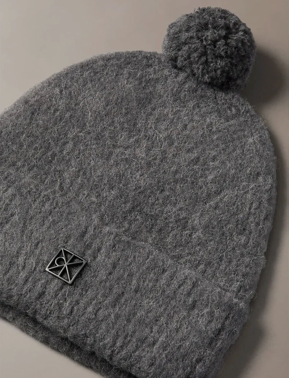 Calvin Klein - EMBLEM BRUSHED POMPOM BEANIE - mössor - dark grey - 5