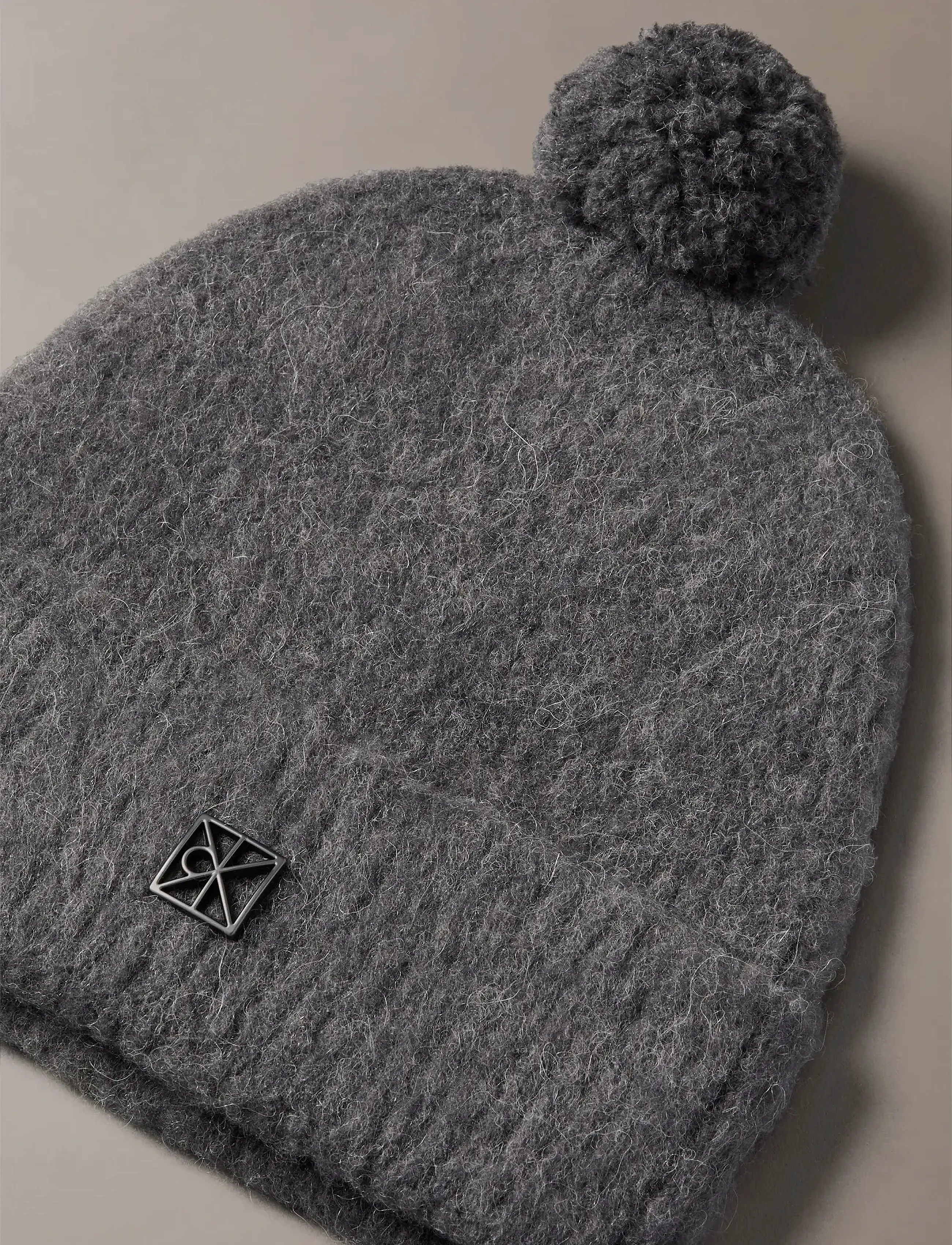 Calvin Klein - EMBLEM BRUSHED POMPOM BEANIE - accessoires - dark grey - 5