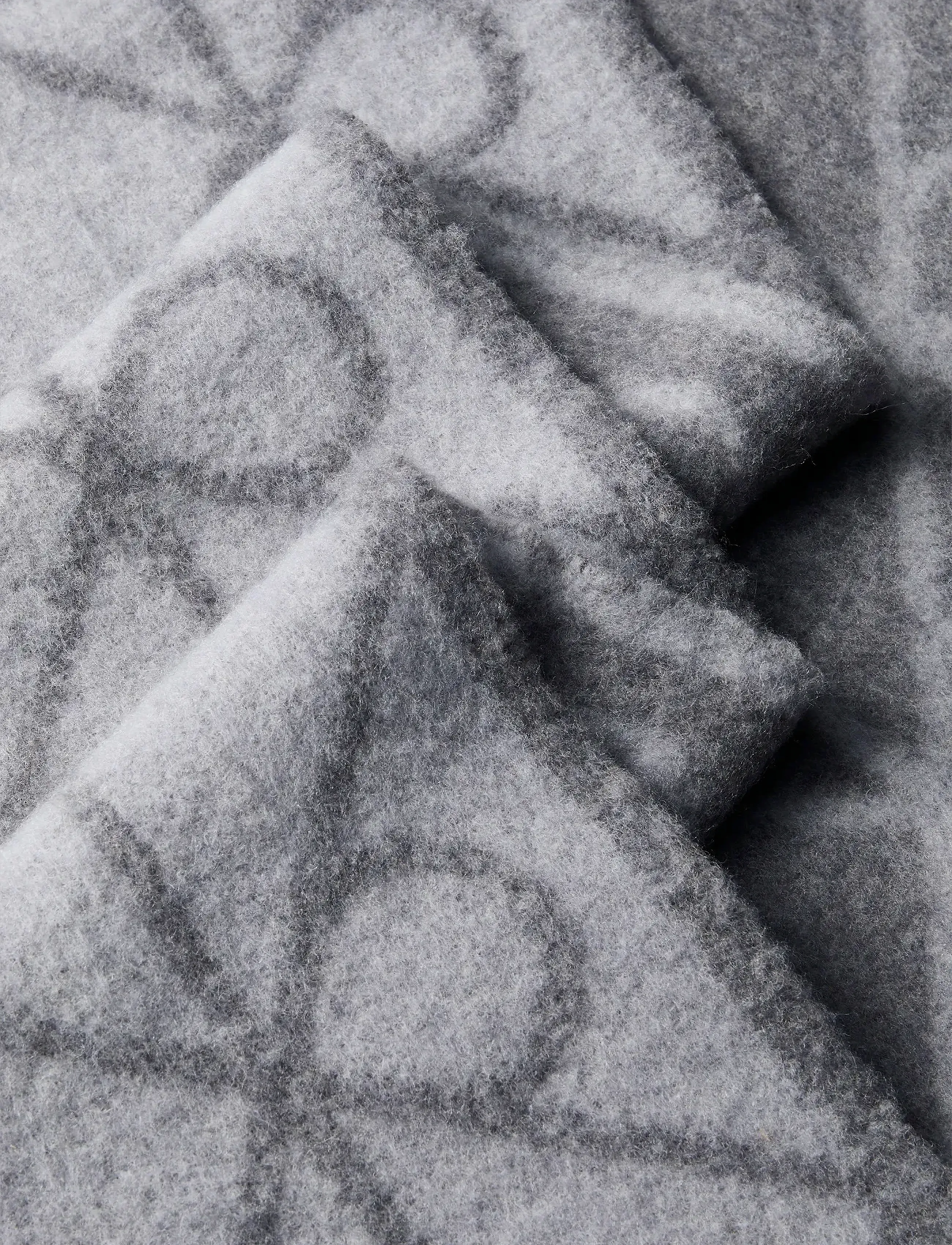 Calvin Klein - EMBLEM AOP BRUSHED HW SCARF - halsdukar - charcoal aop - 2