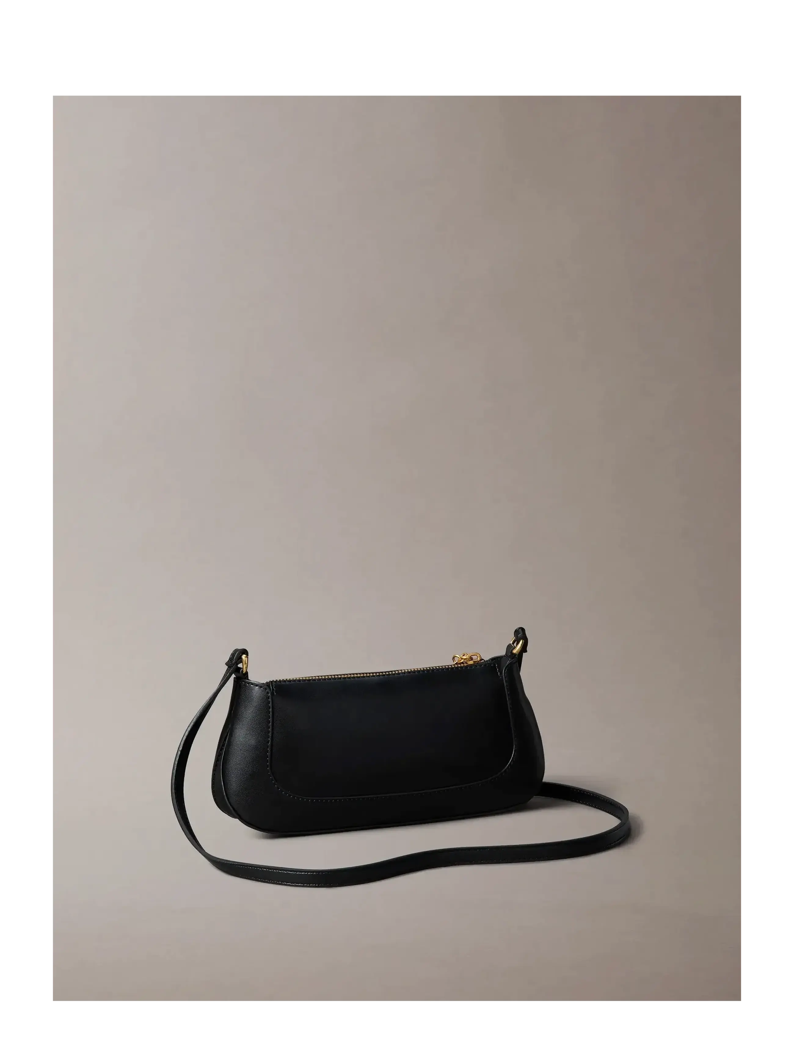 Calvin Klein - HARDWARE ZIP CROSSBODY - crossbody bags - black - 1