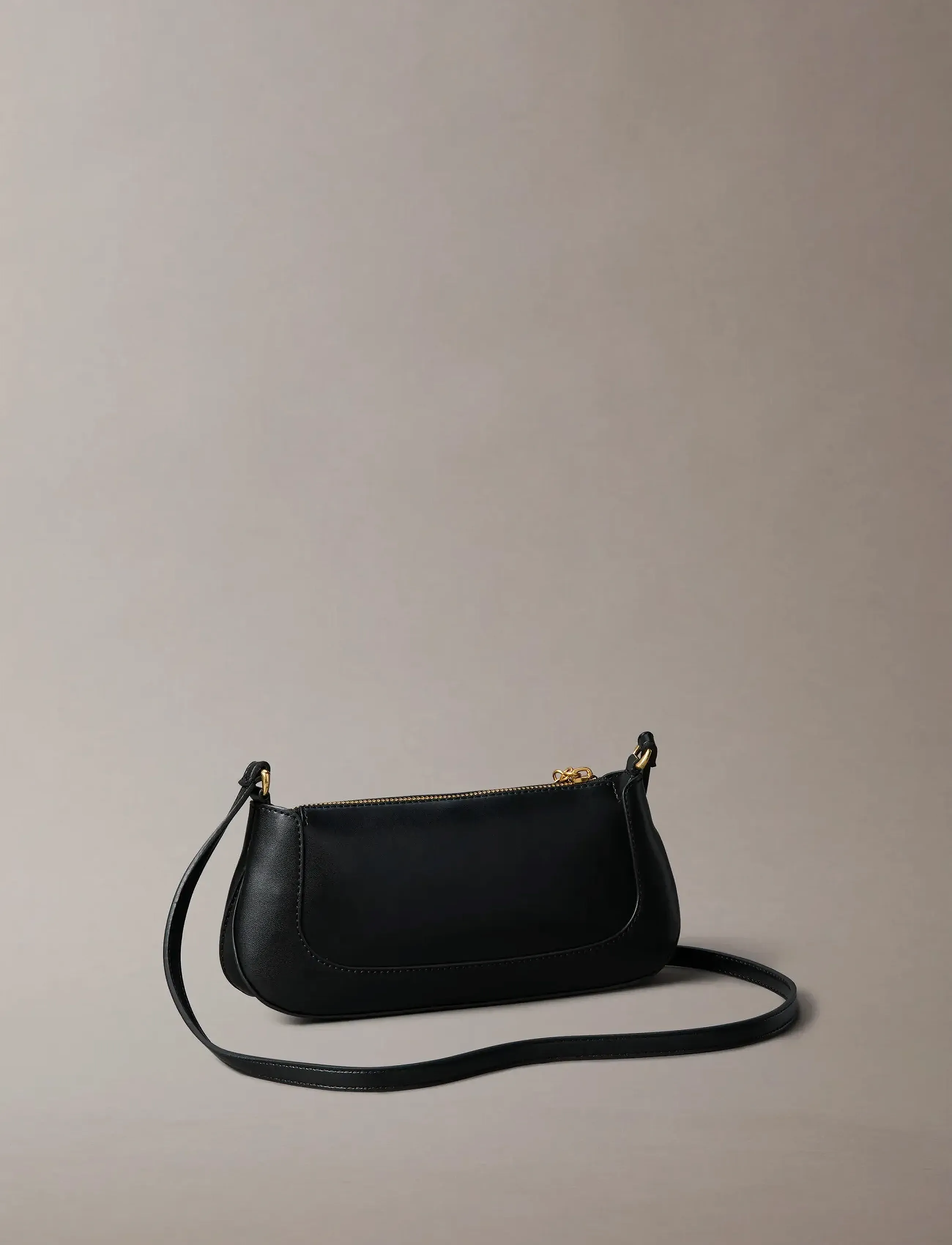 Calvin Klein - HARDWARE ZIP CROSSBODY - crossbody bags - black - 2
