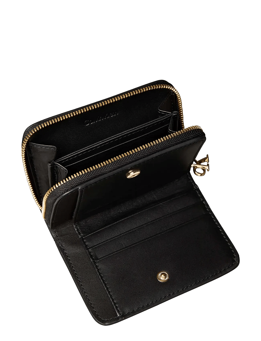 Calvin Klein - CK CROC MEDIUM FLAP ZIP AROUND - plånböcker - black - 2