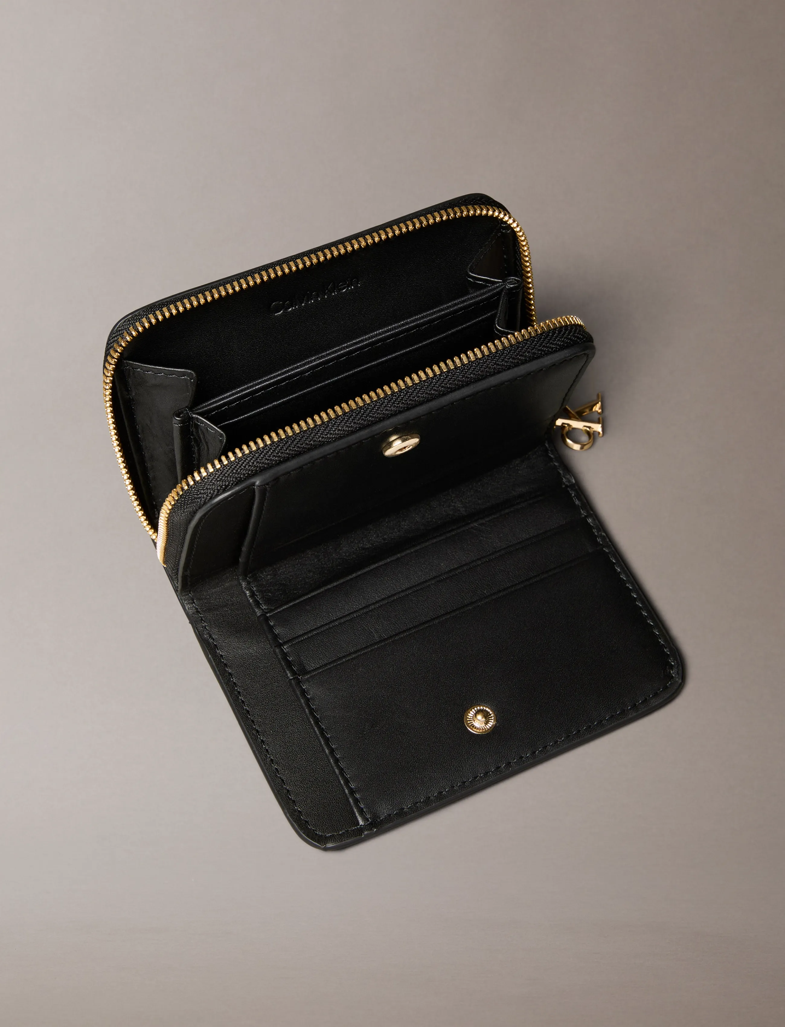 Calvin Klein - CK CROC MEDIUM FLAP ZIP AROUND - plånböcker - black - 4