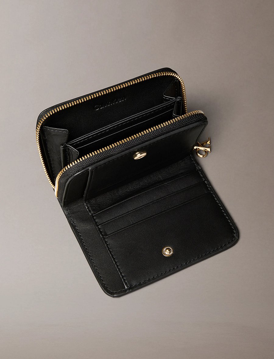 Calvin Klein - CK CROC MEDIUM FLAP ZIP AROUND - plånböcker - black - 4