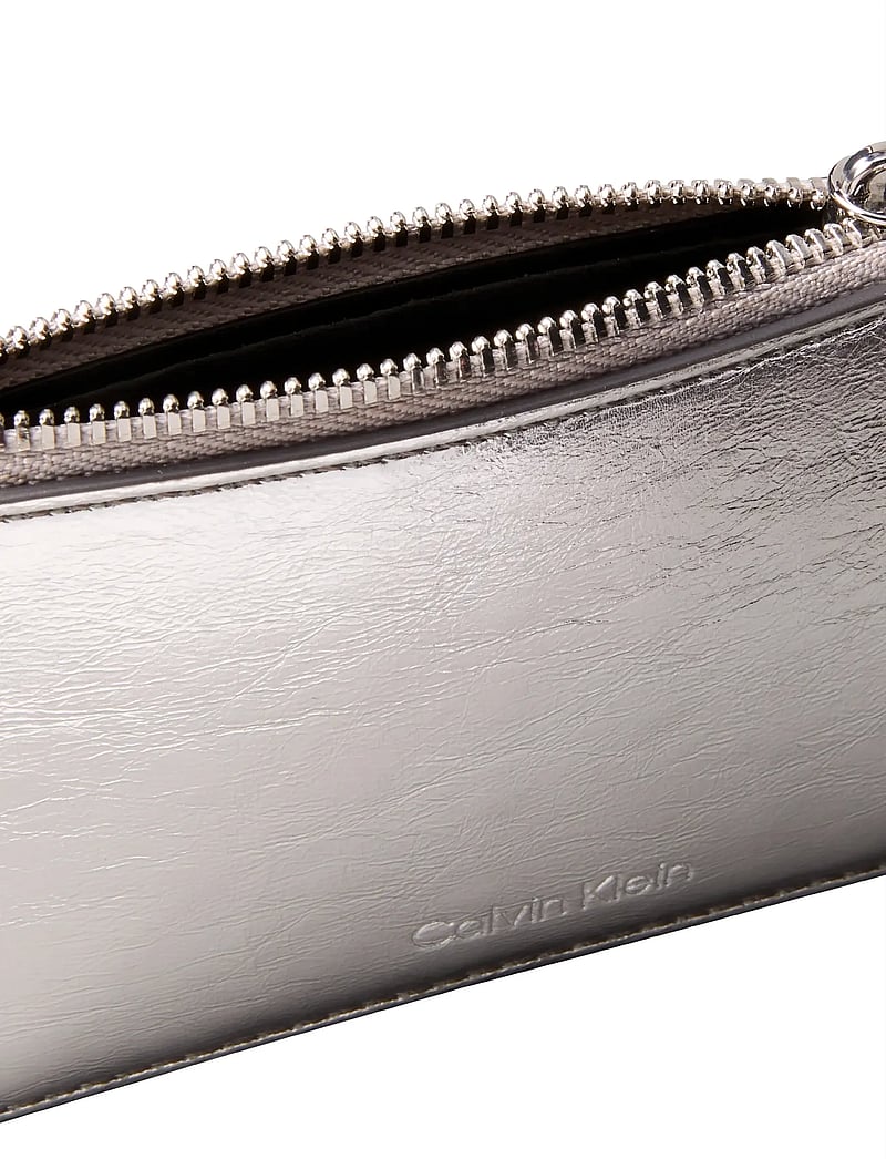Calvin Klein - CK METALLIC 6CC ZIP CARDCASE - kartenetuis - silver metallic - 2