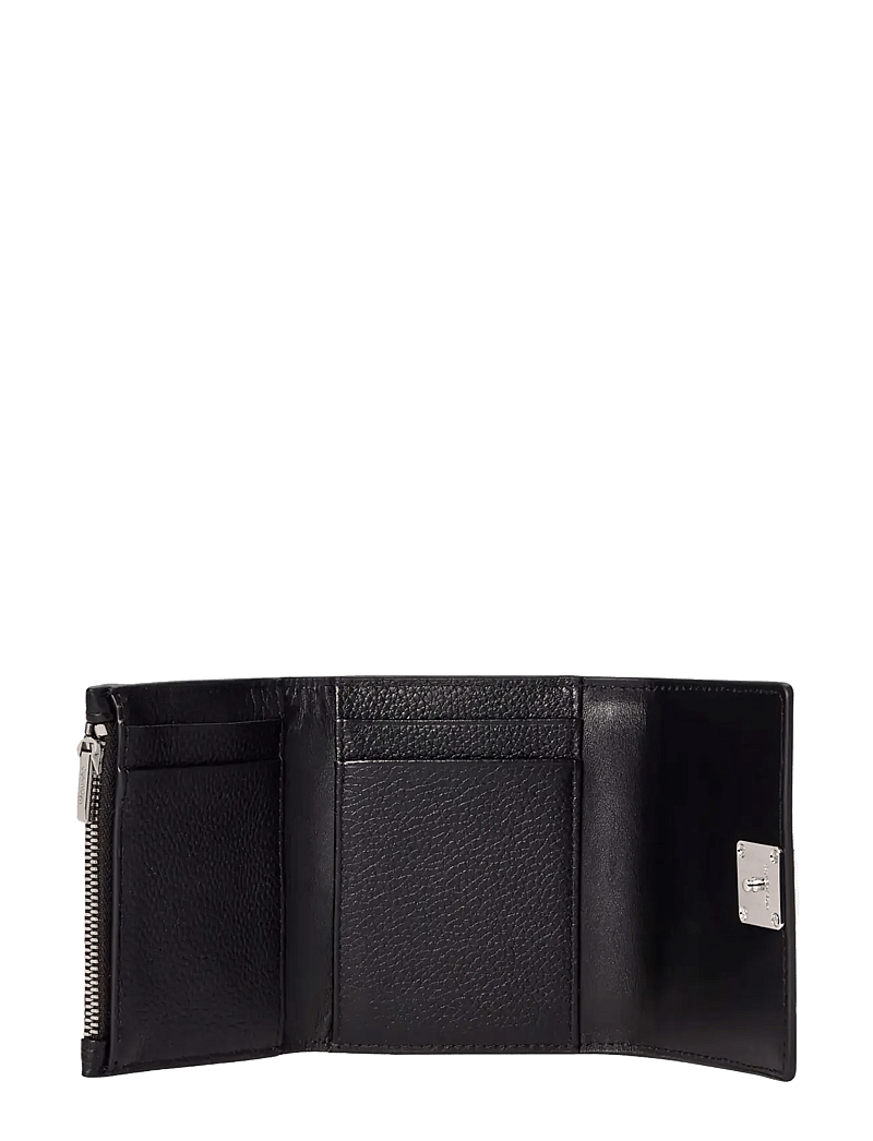 Calvin Klein - EMBLEM HW PEBBLE TRIFOLD W/ZIP - punge - black - 2