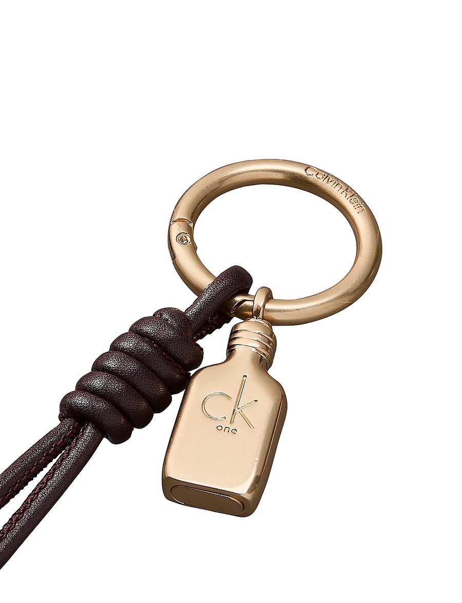 Calvin Klein - CK ONE BOTTLE MINI KEY CHARM - võtmehoidjad ja kotiripatsid - fudge - 2