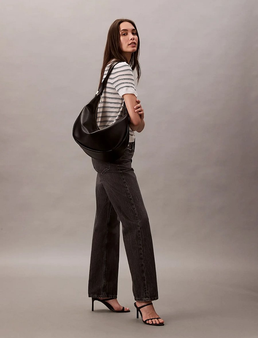 Calvin Klein - PINCHED SOFT CRESCENT LG - Õlakotid - black - 0