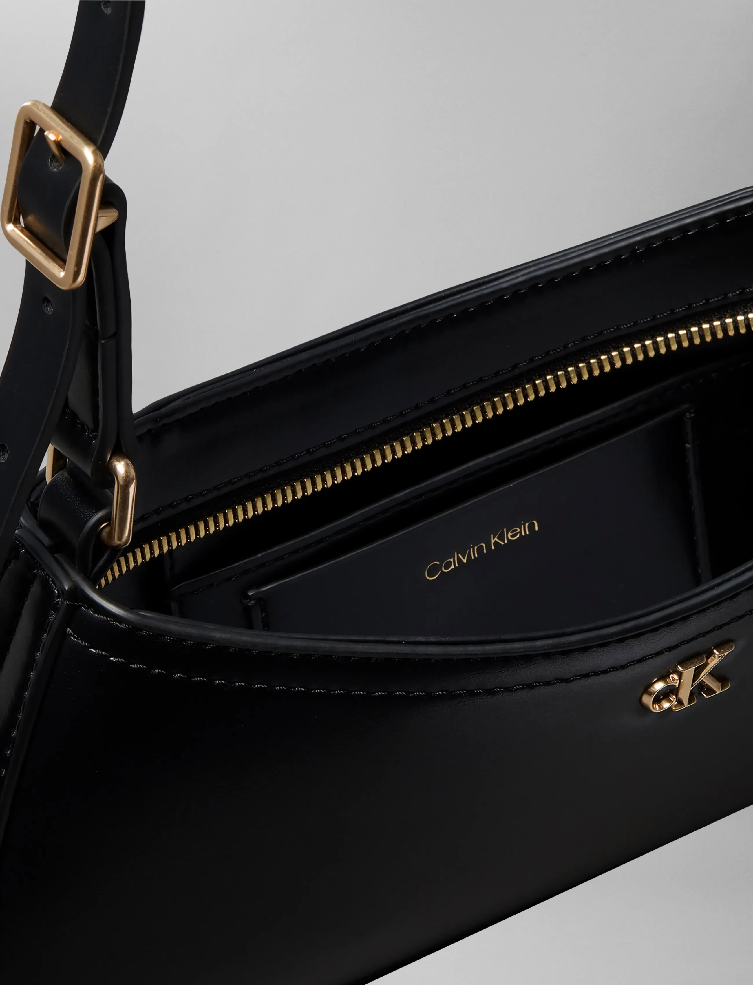 Calvin Klein - CK SMALL SHOULDER BAG - black - 5