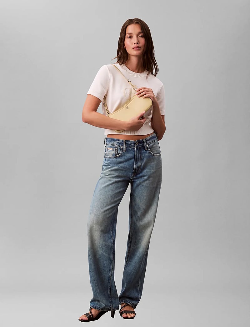 Calvin Klein - CK SMALL SHOULDER BAG - vardagsstil - parsnip - 0