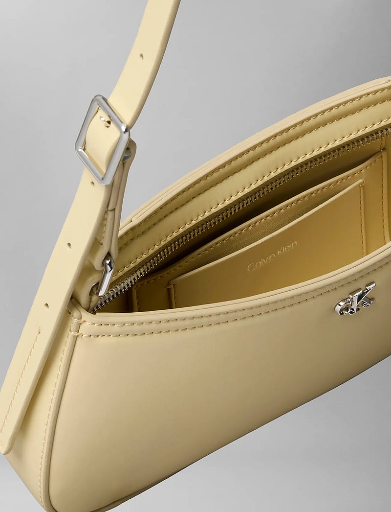 Calvin Klein - CK SMALL SHOULDER BAG - vardagsstil - parsnip - 3