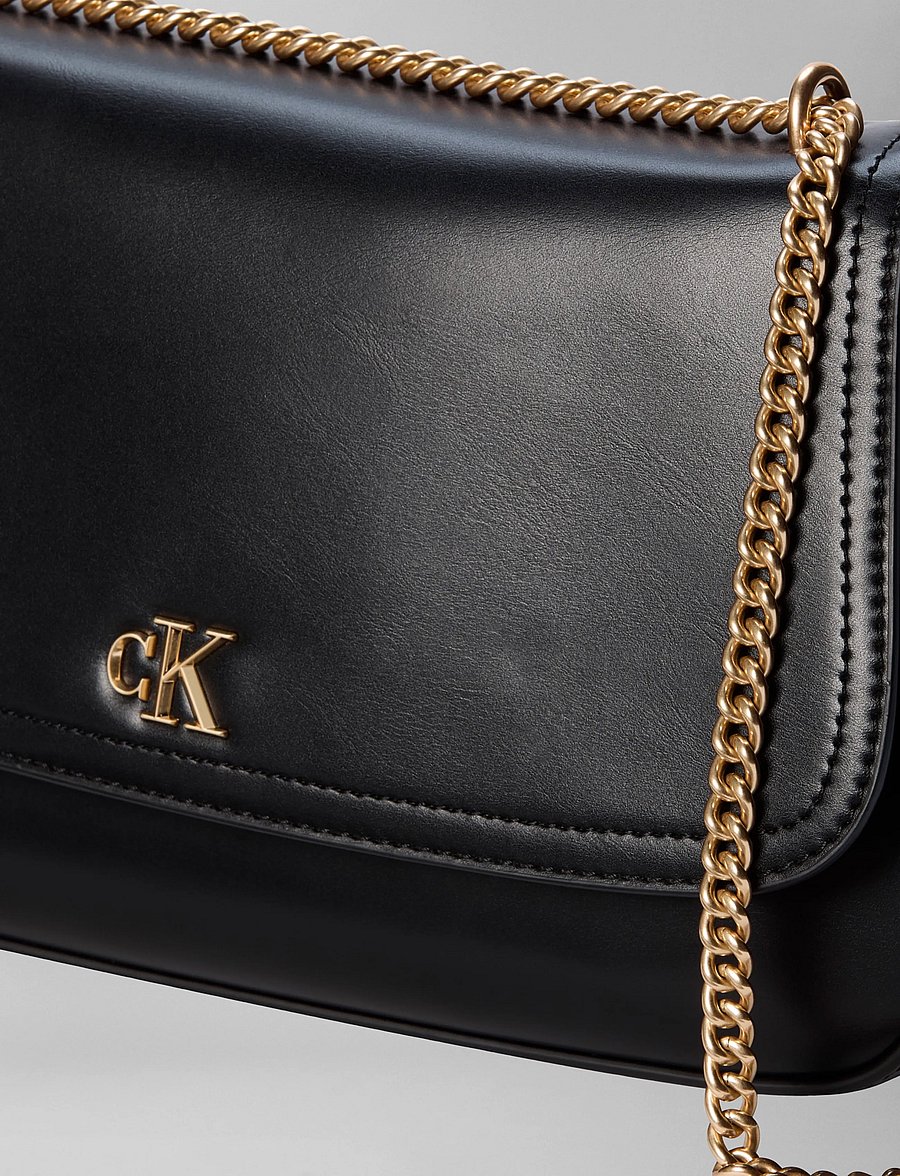 Calvin Klein - CK CONVERTIBLE CHAIN MEDIUM BAG - crossbody bags - black - 4