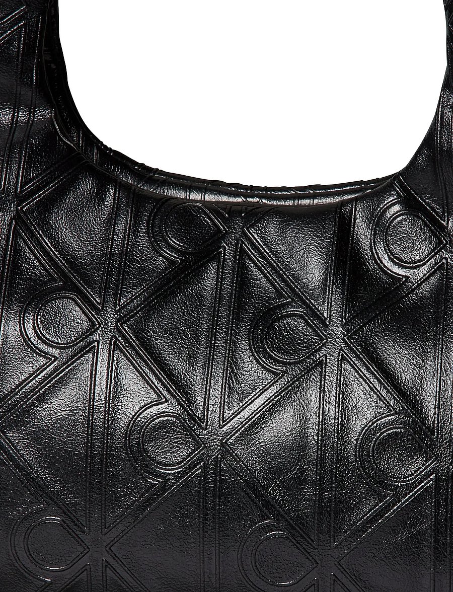 Calvin Klein - EMBLEM AOP PUFFER BAG WITH STRAP - hverdags stil - 001 black - 4