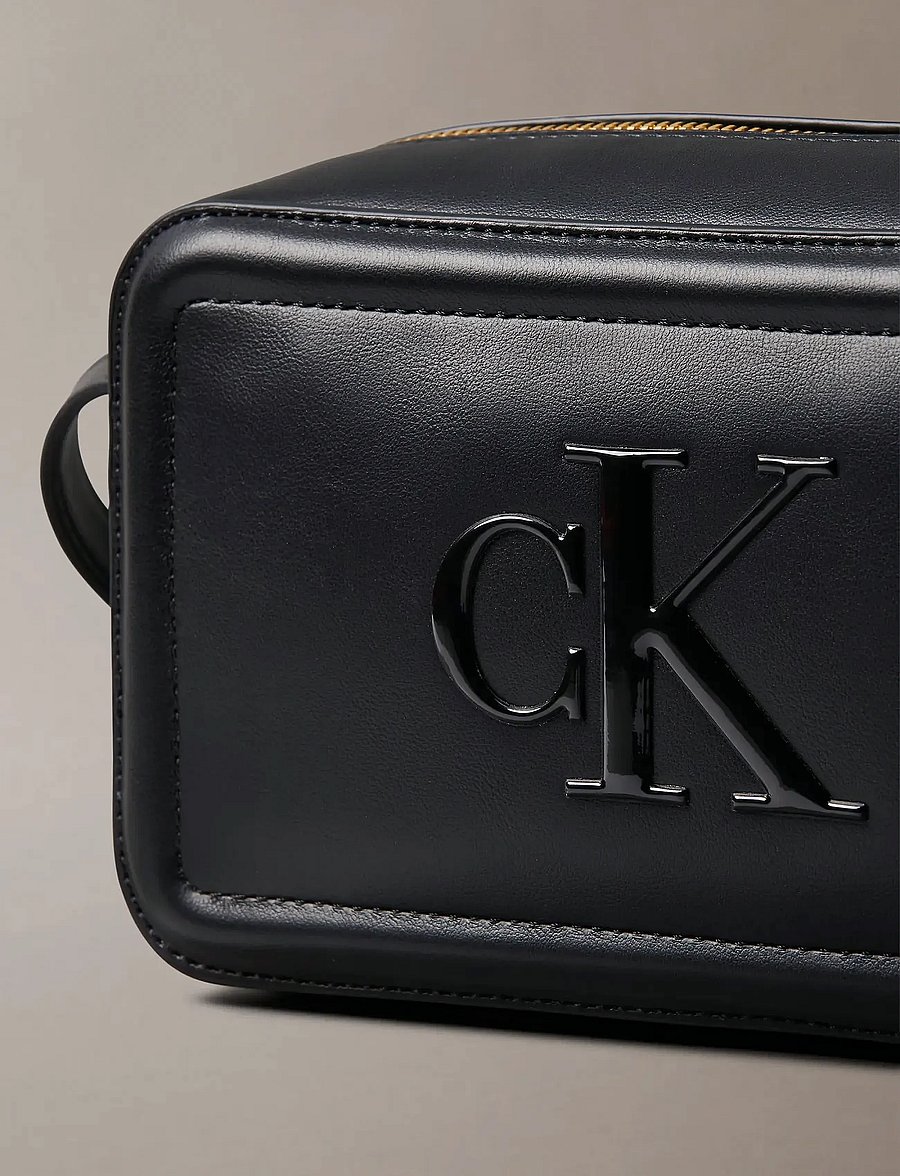 Calvin Klein - BOLD CK CAMERA BAG - crossbody bags - black - 4