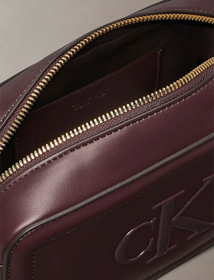 Calvin Klein - BOLD CK CAMERA BAG - crossbody bags - fudge - 3