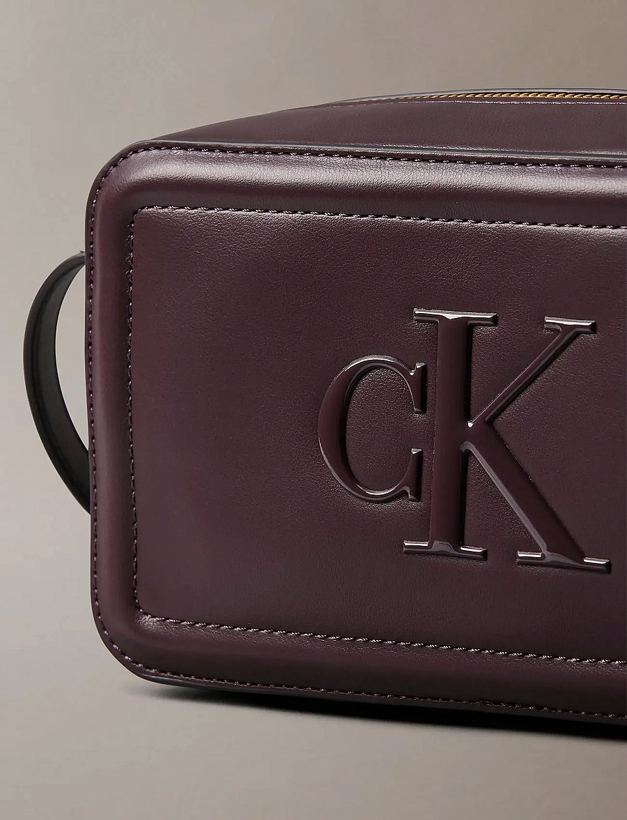 Calvin Klein - BOLD CK CAMERA BAG - crossbody bags - fudge - 5