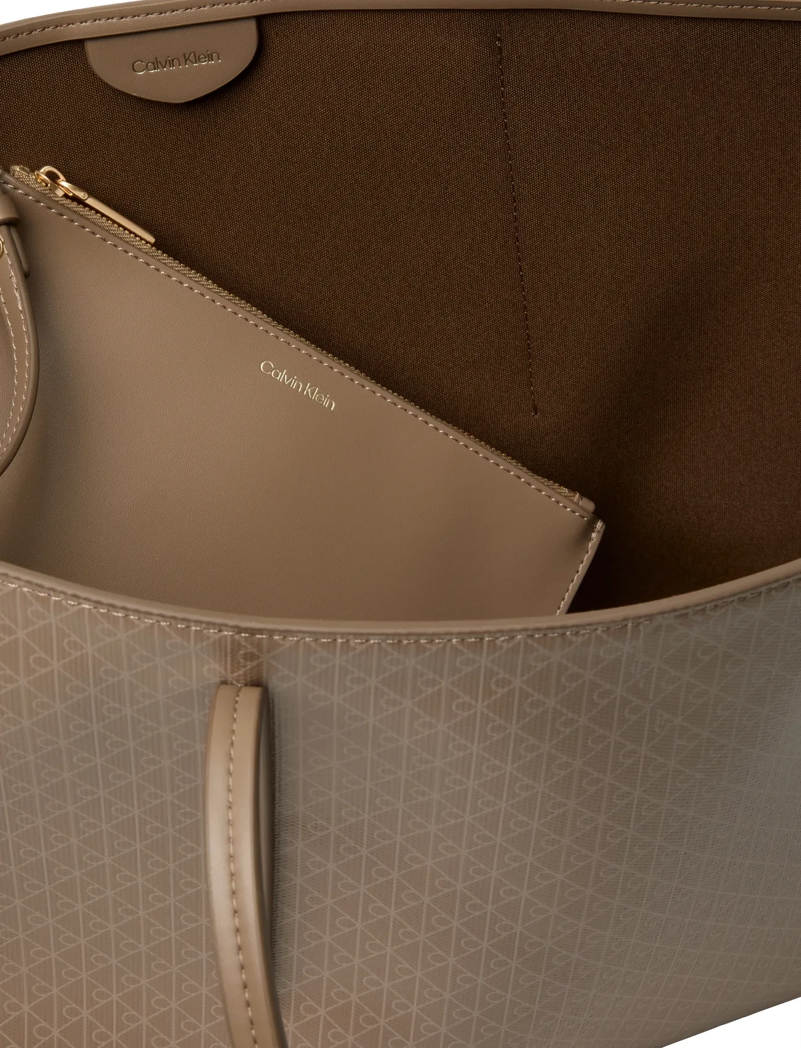 Calvin Klein - EMBLEM AOP TOTE W/ POUCH - shoppers - desert taupe aop - 3