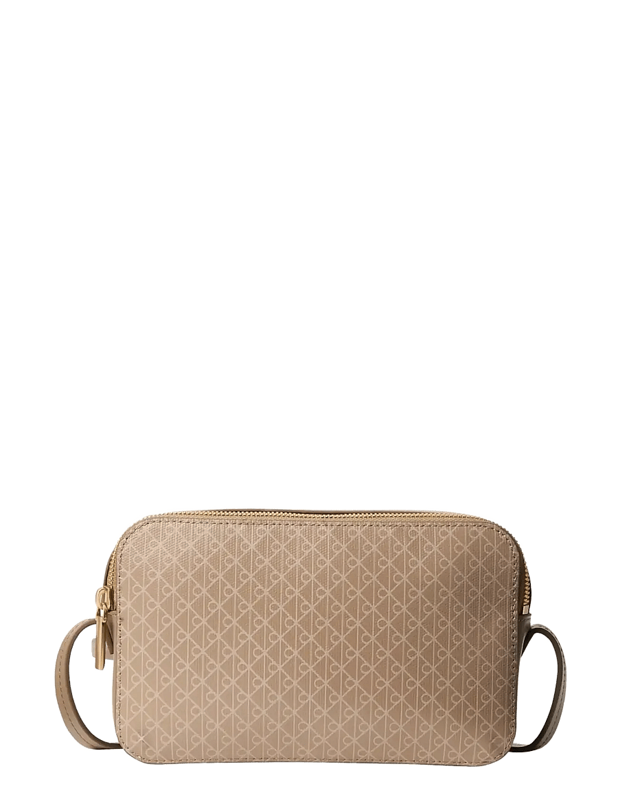 Calvin Klein - EMBLEM AOP ELONGATED CAMERA BAG - umhängetaschen - desert taupe aop - 0