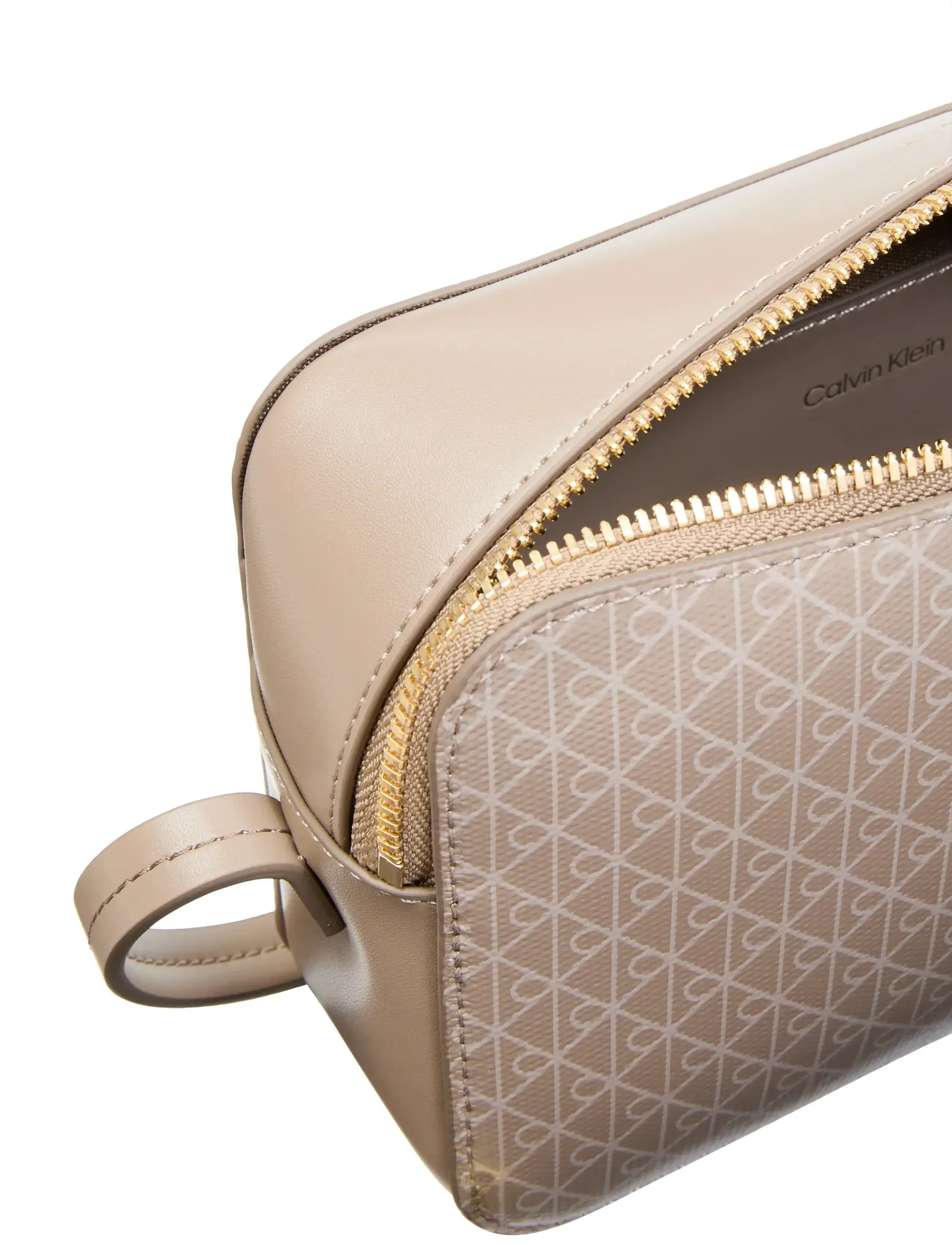 Calvin Klein - EMBLEM AOP ELONGATED CAMERA BAG - umhängetaschen - desert taupe aop - 2