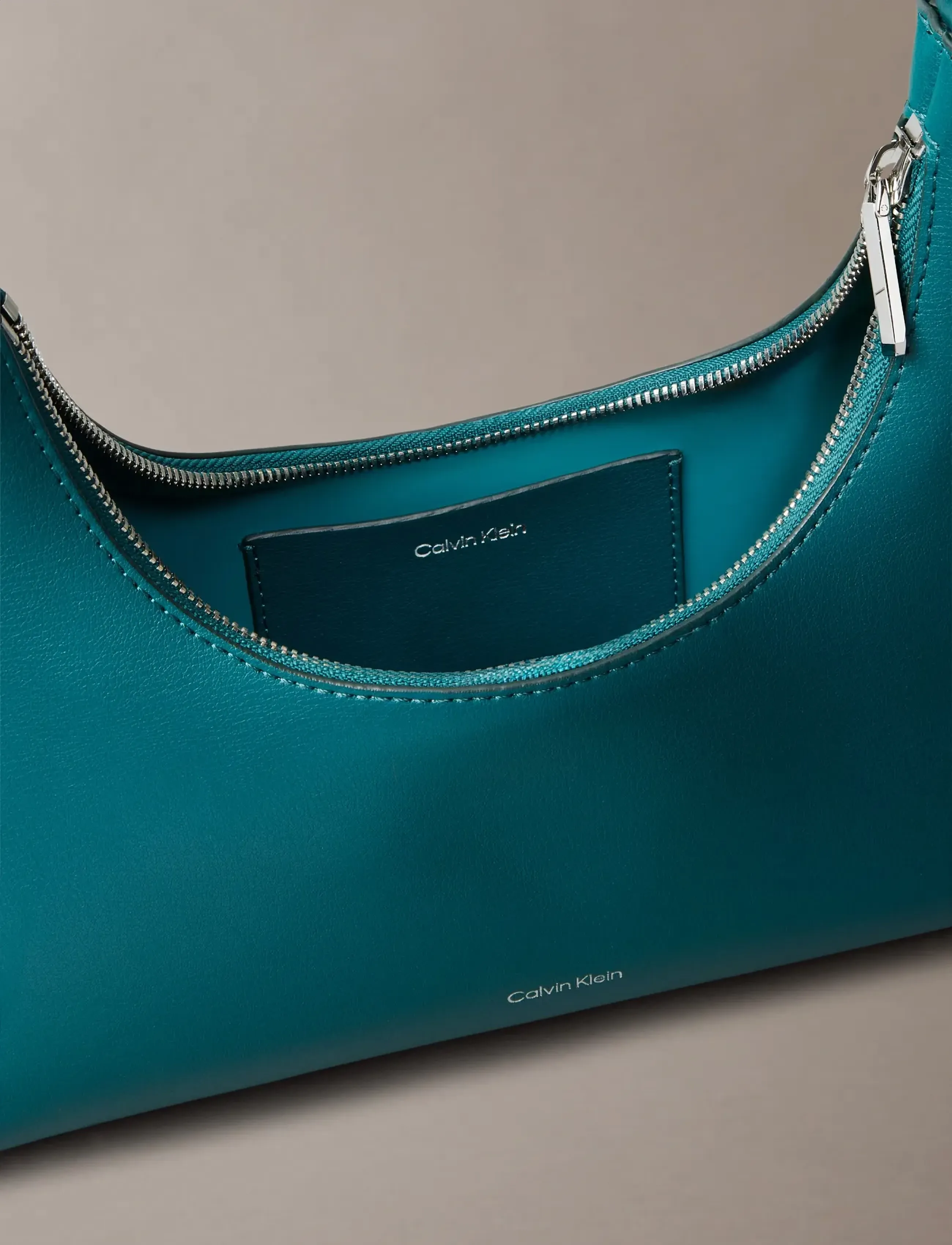 Calvin Klein - FOIL LOGO CONV SHOULDER BAG - arkityyli - maya blue dark sky turquoise - 3