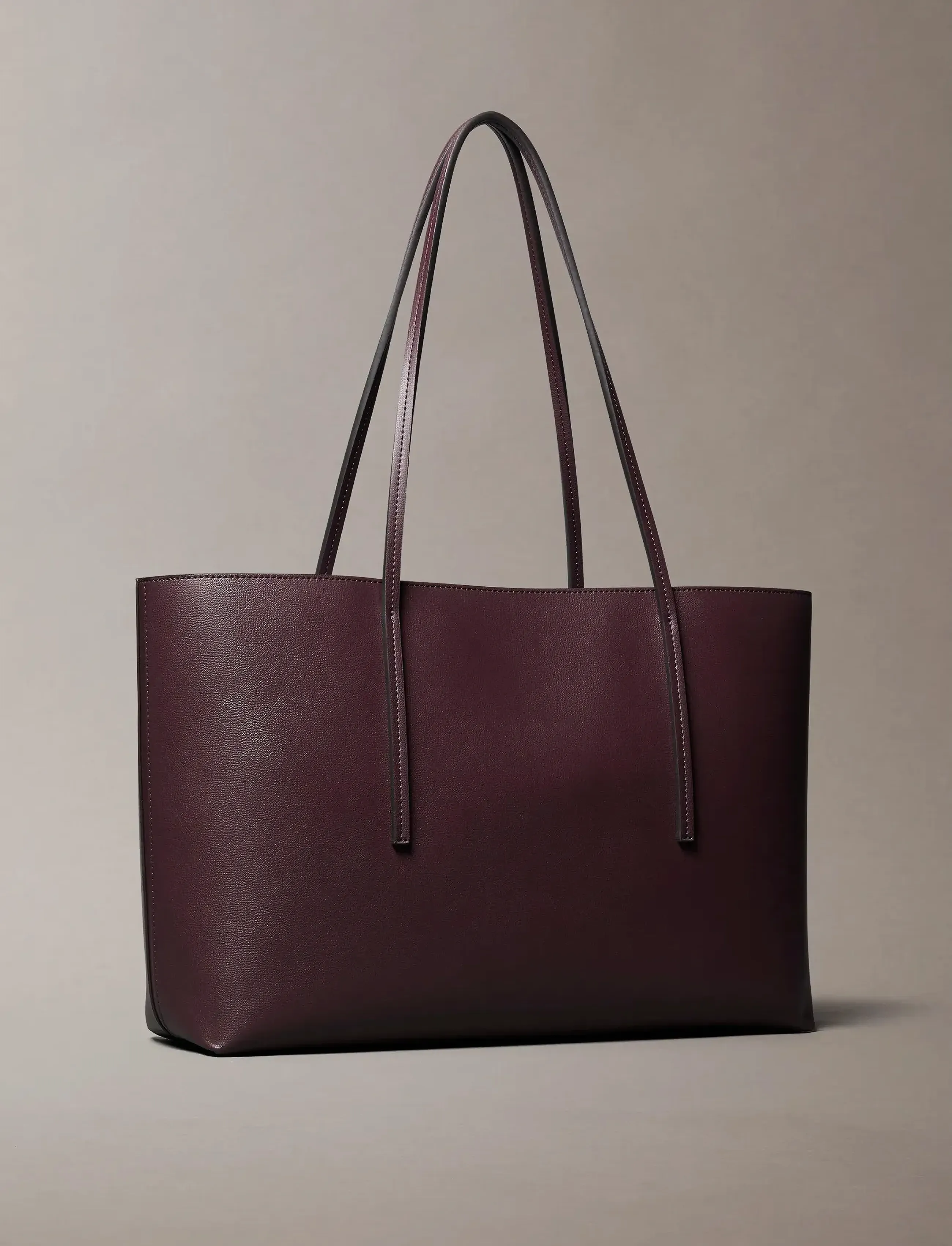 Calvin Klein - FOIL LOGO TOTE W/POUCH - cabas - fudge/espresso - 3