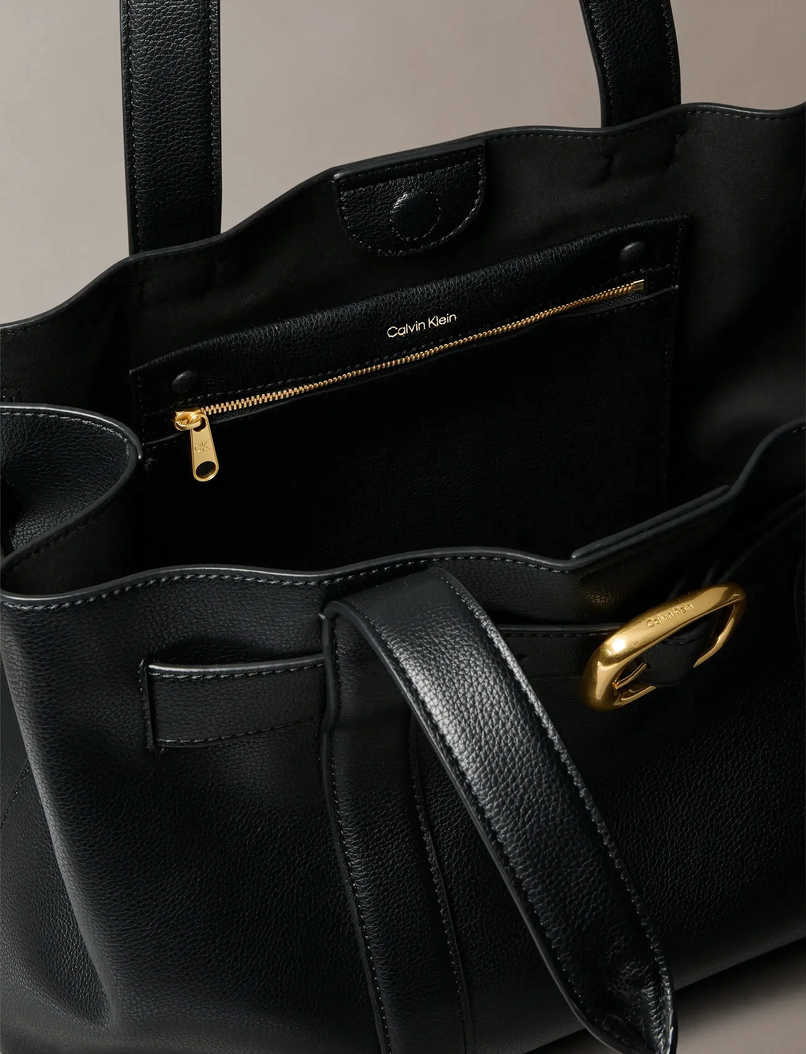 Calvin Klein - BUCKLE MEDIUM TOTE - black - 3