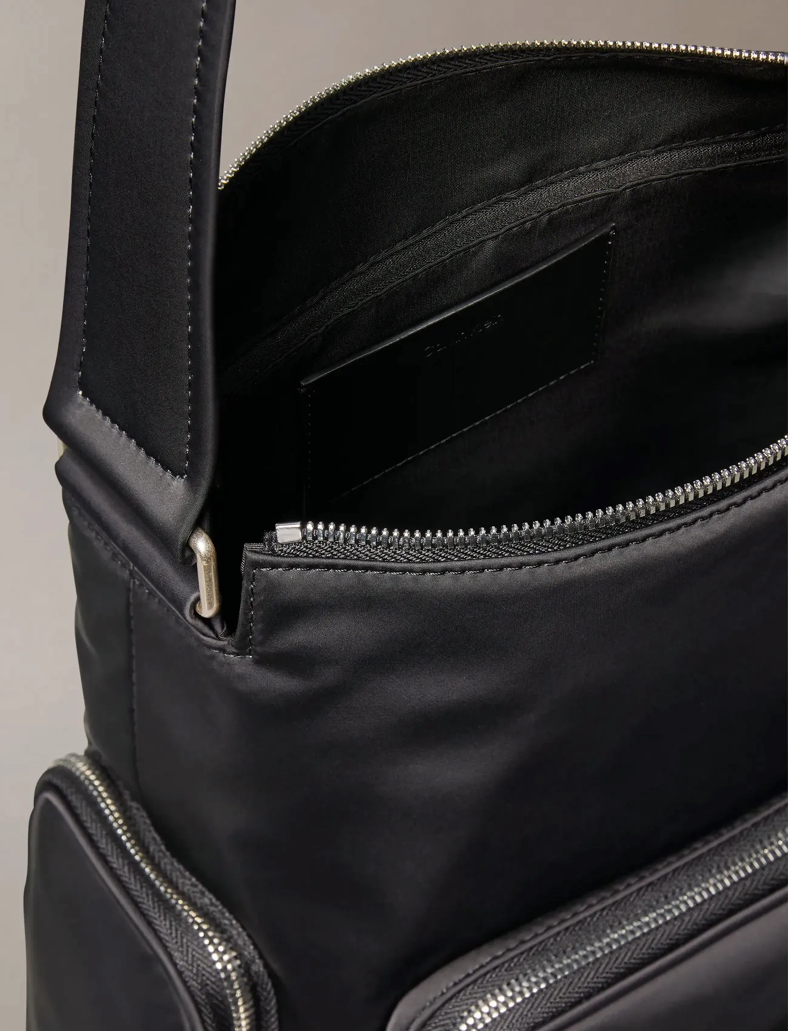 Calvin Klein - POCKET NYLON SATCHEL - prezenty urodzinowe - black - 1