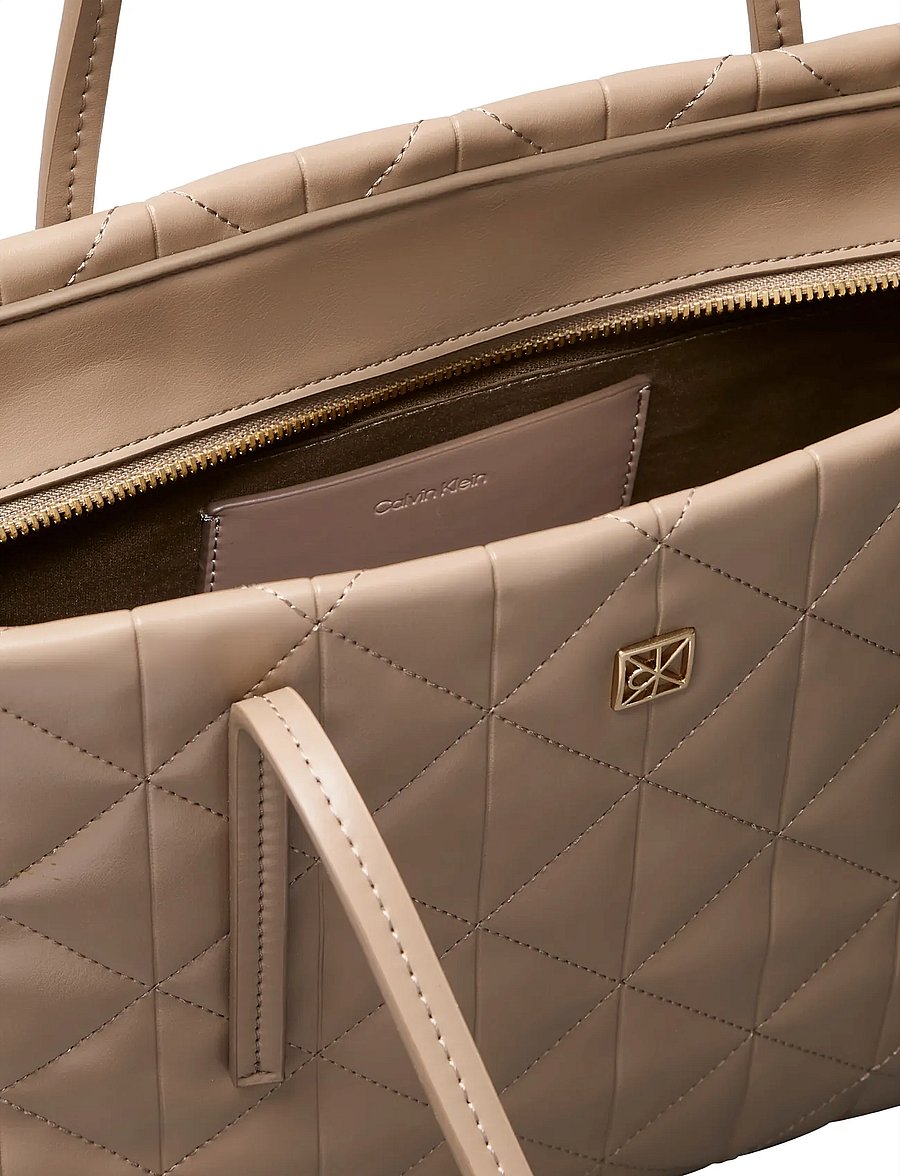 Calvin Klein - QUILTED SMALL TOTE - tote bags - desert taupe - 3